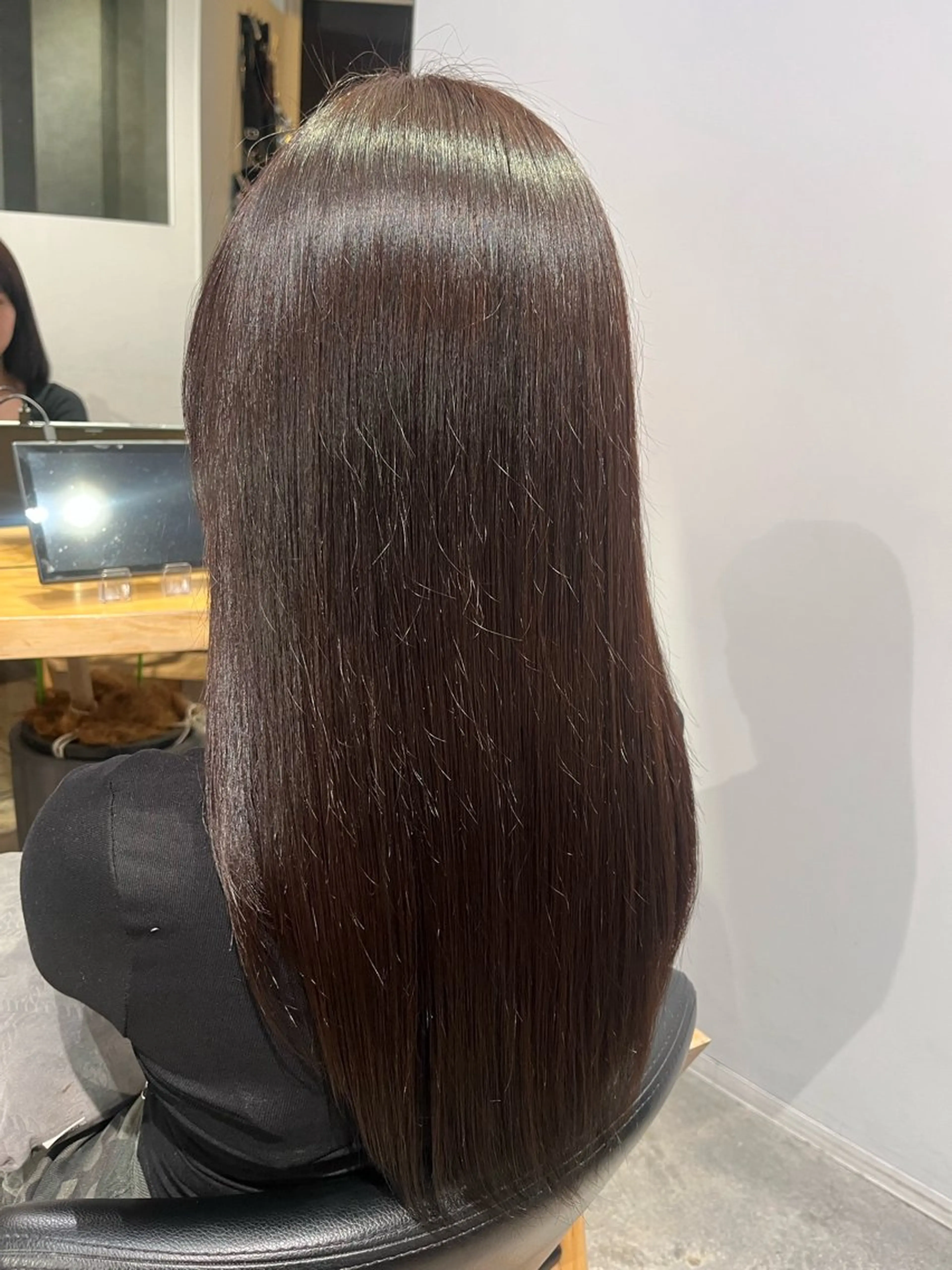 ロング カラー ブラウンカラー ダークブラウン 友 美海のヘアスタイル