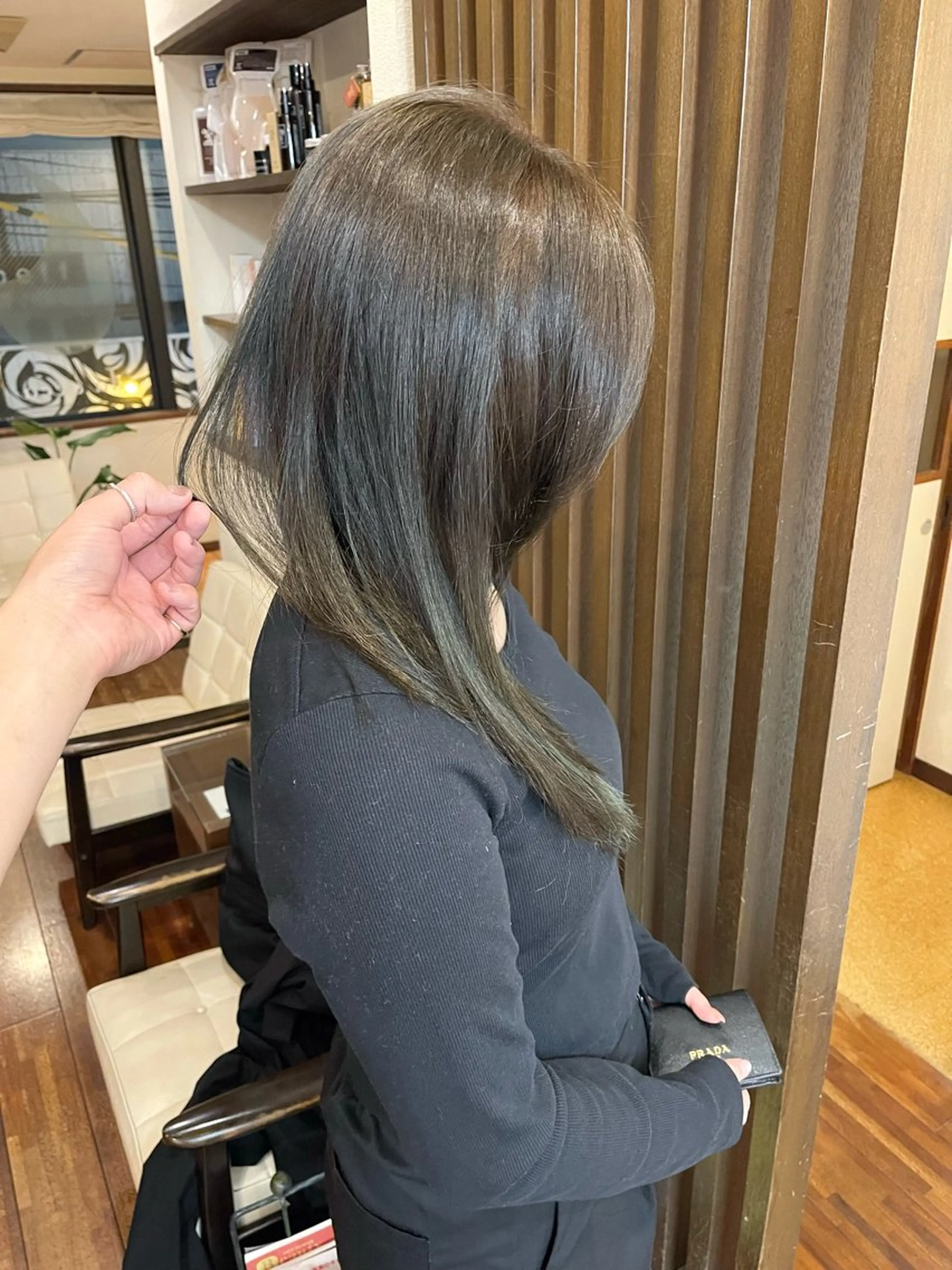 ロング カラー ベージュカラー ブリーチ ブリーチなしカラー オリーブベージュ カット ヘアカラー トリートメント 髪質改善ｶﾗｰ ｹｱﾌﾞﾘｰﾁ/ﾀﾑのヘアスタイル