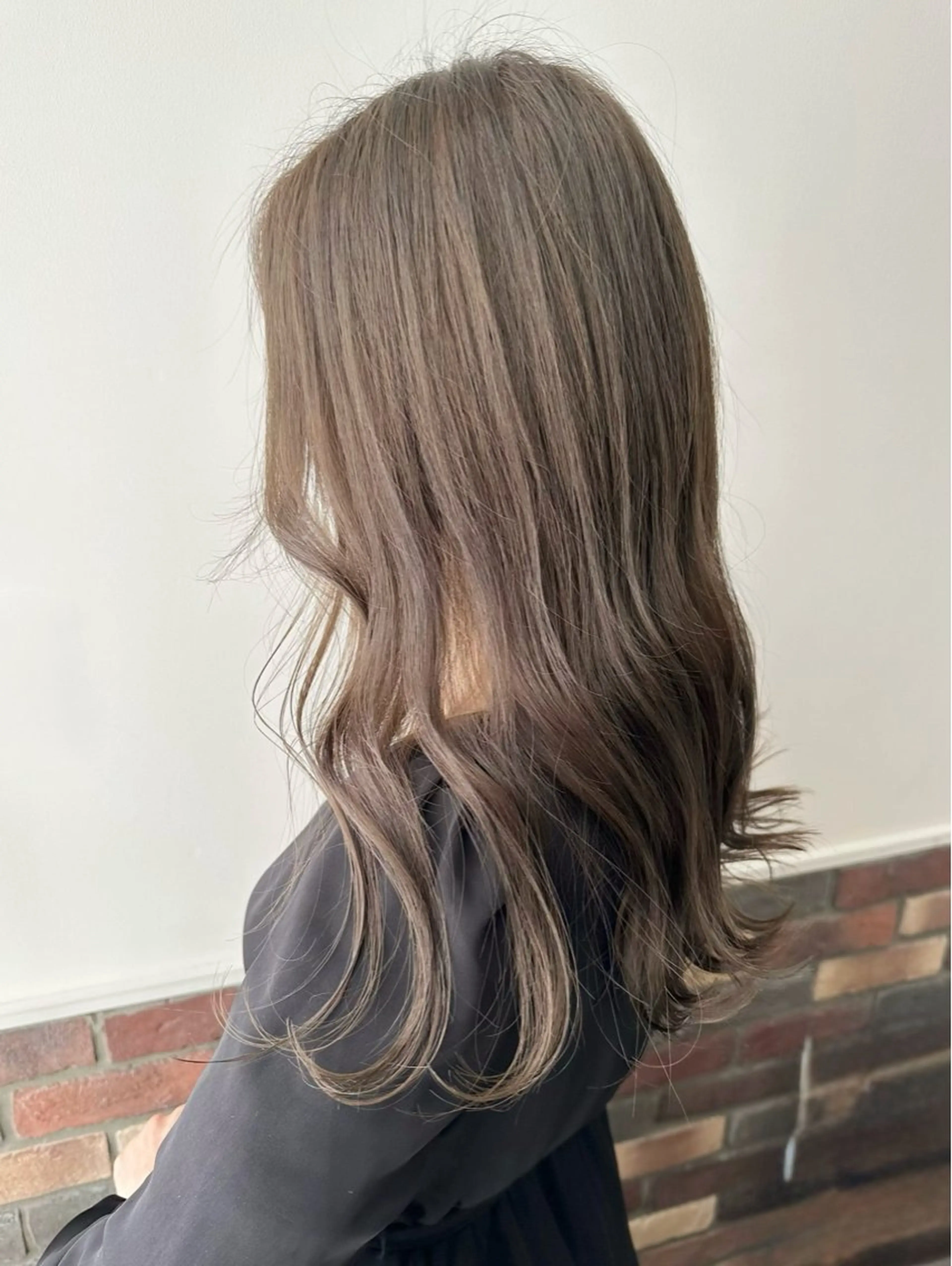 セミロング カラー ヘアカラー トリートメント メンズパーマ特化🔥 ツイスパ/シャドウのヘアスタイル