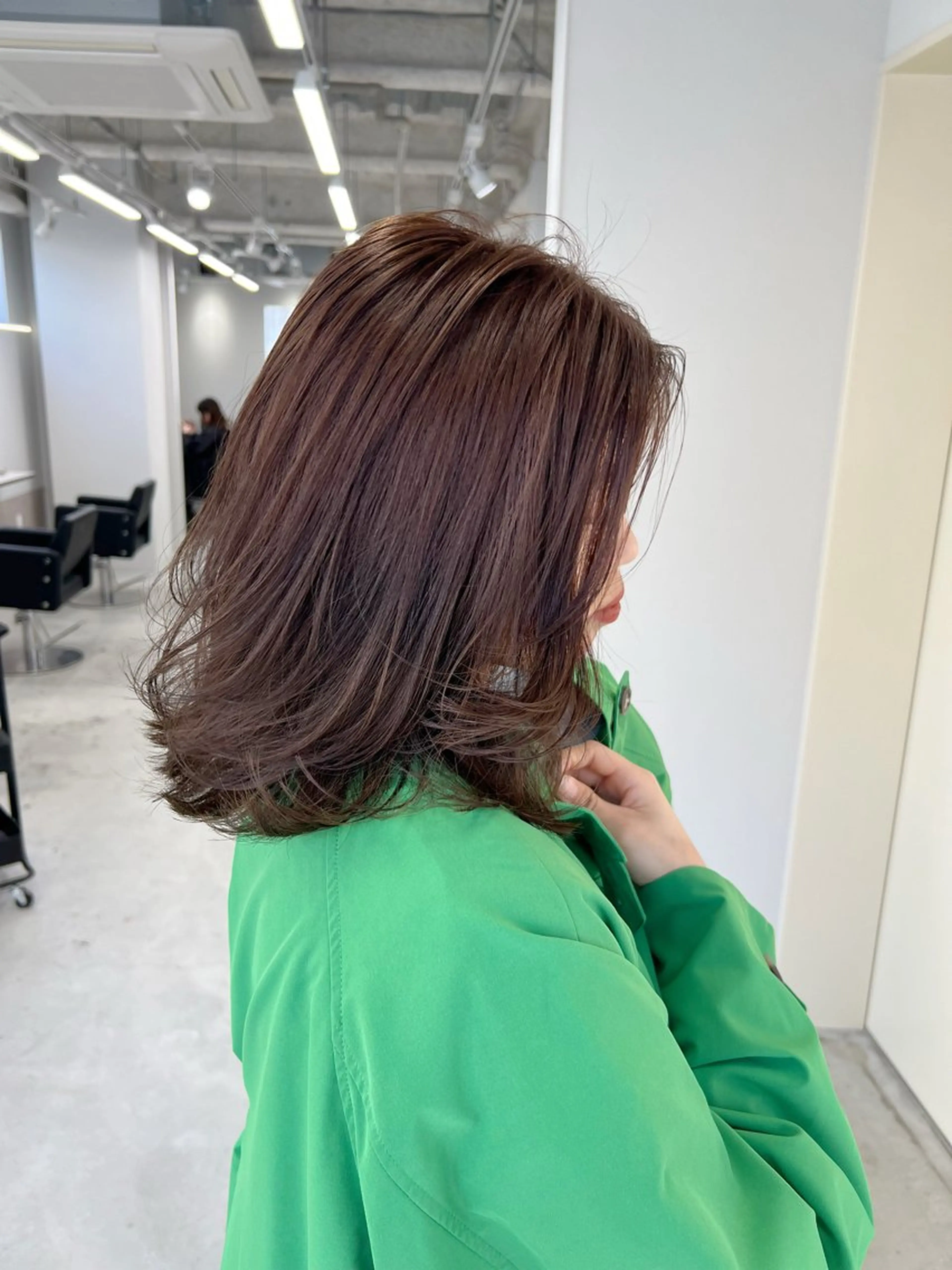 ミディアム レイヤーカット ローレイヤー カット ヘアカラー トリートメント maya レイヤーカットのヘアスタイル