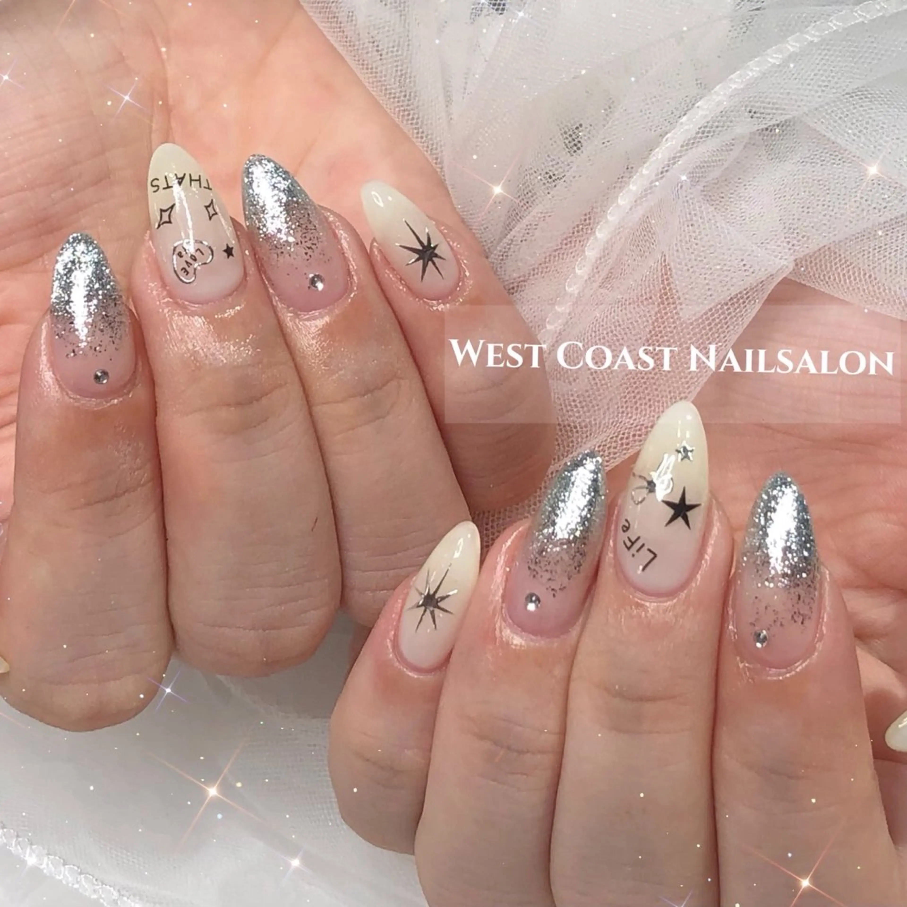 ネイル オフィスネイル シンプルネイル リボン、ガーリー パーツ放題専門店のネイルデザイン