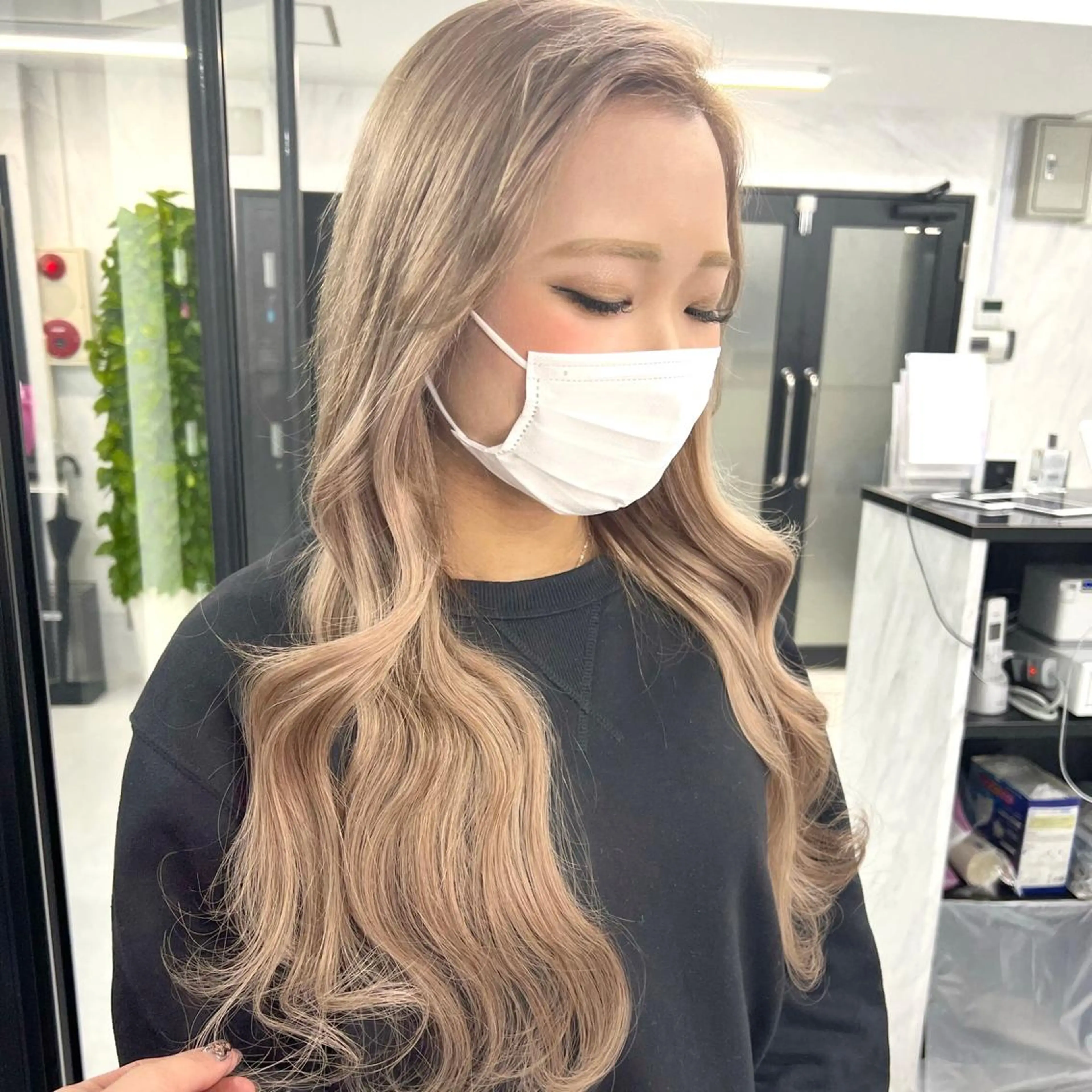 ロング カラー シールエクステ ハイトーンカラー エクステ シールエクステ特化 ハイトーン、NANAのヘアスタイル