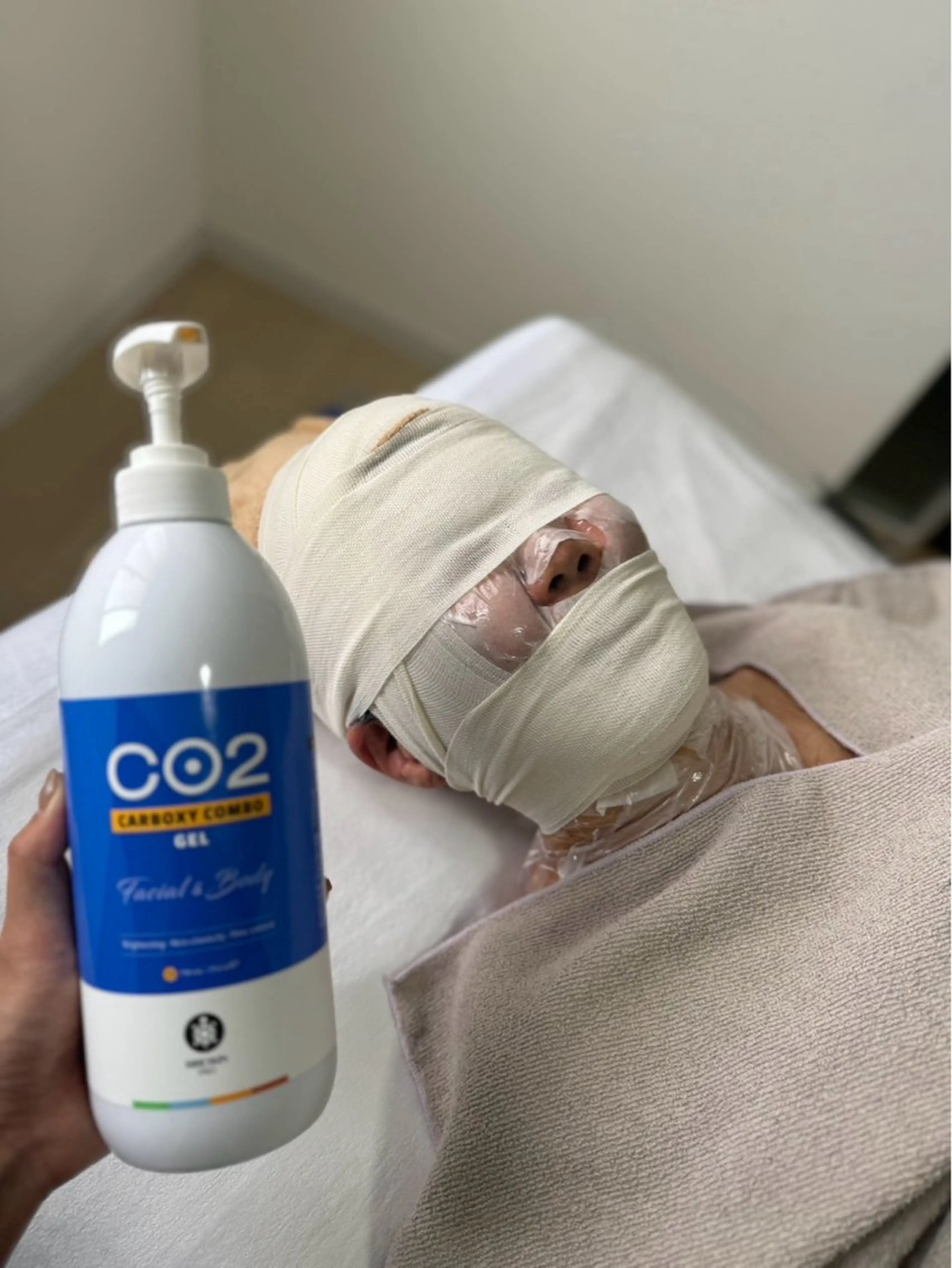 【成人式迎えられる方限定】期間限定!成人式前クーポン　小顔×毛穴カーボキシーバンテージの写真