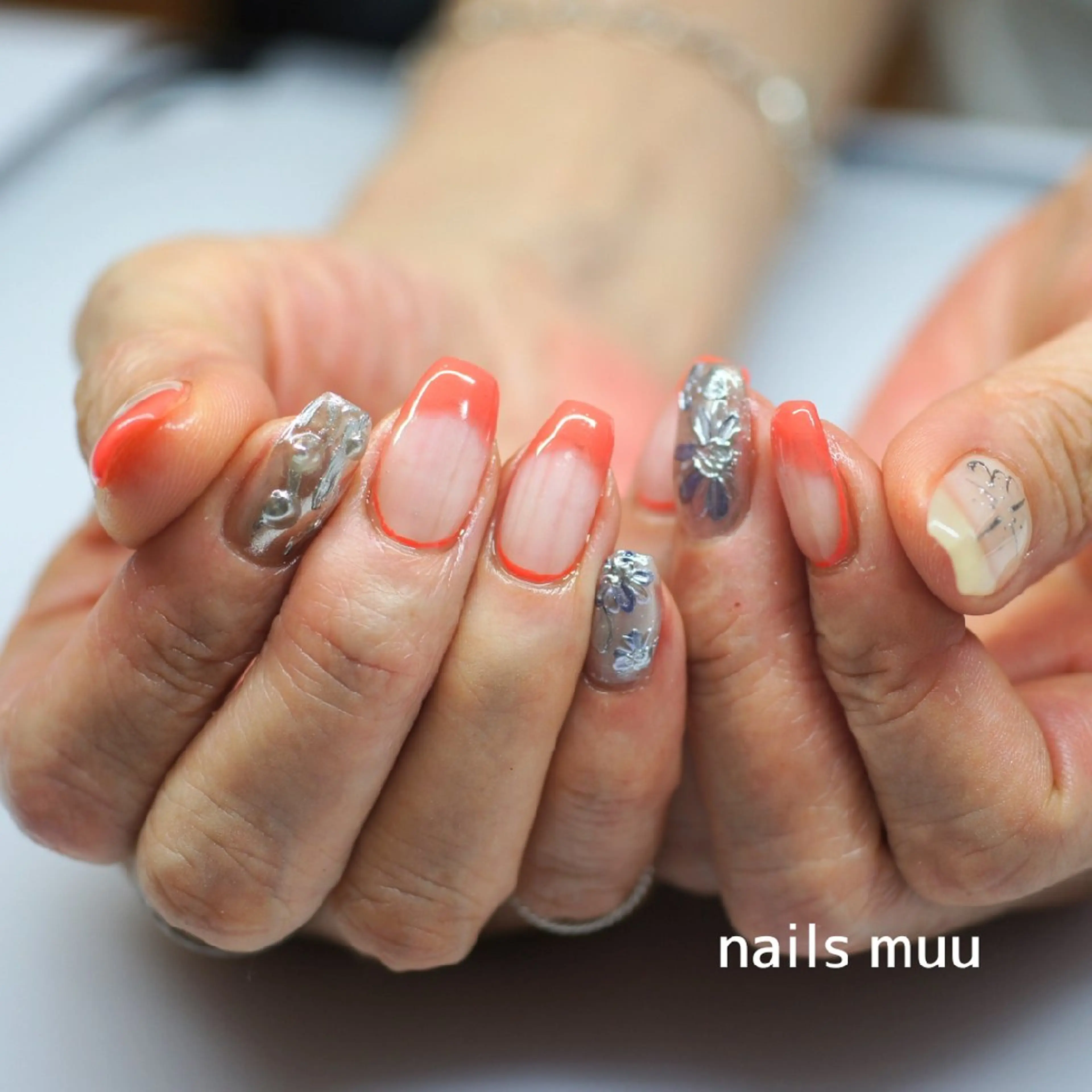 ネイル 持ち込み オレンジ シルバー 夏ネイル ハンドネイル nails muu まゆのネイルデザイン
