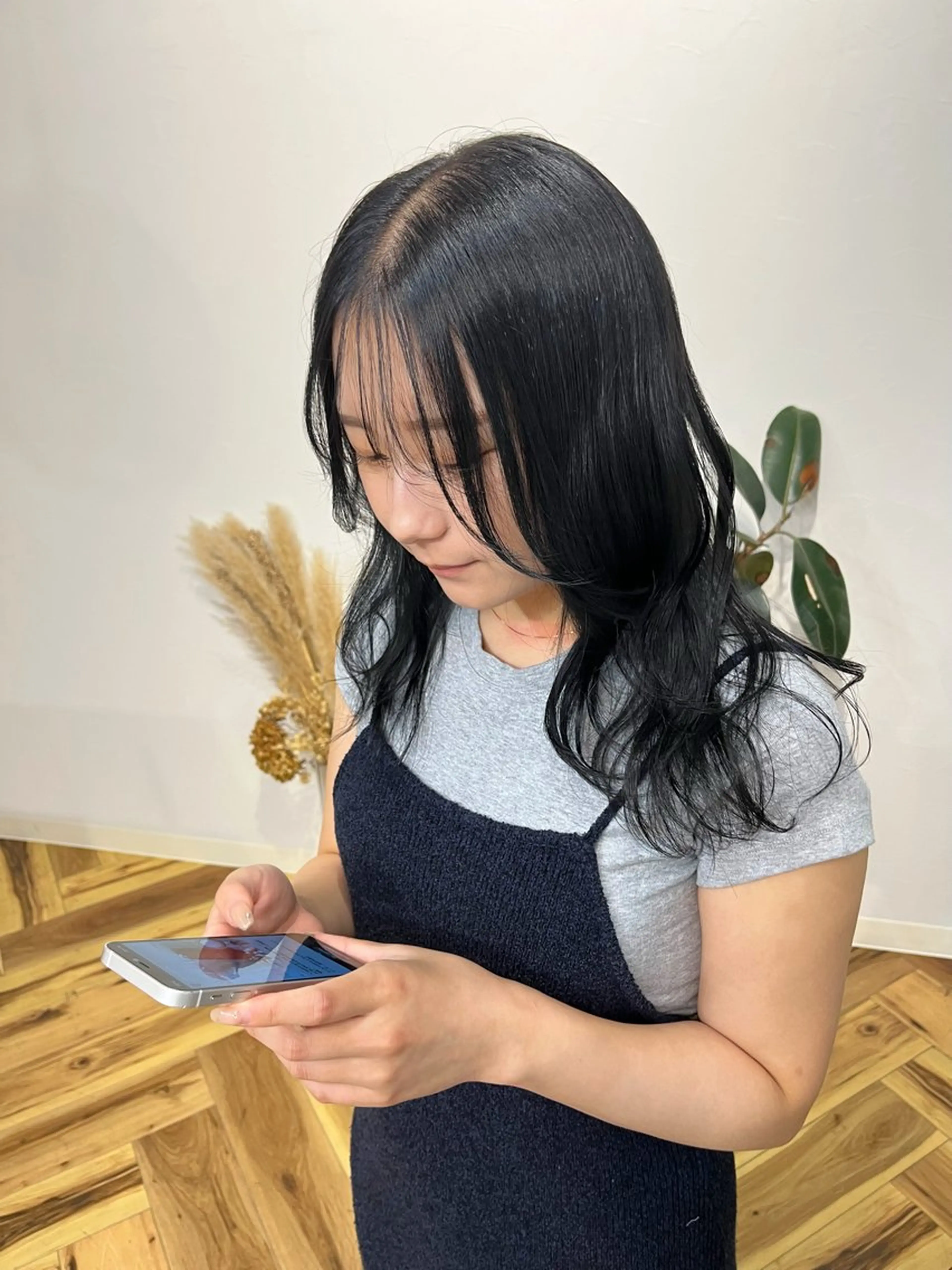 カラー 黒髪 ダブルカラー イヤリングカラー ハイトーンカラー インナーカラー ito eye&nail所属・ito 小山綾花のマツエク・マツパデザイン