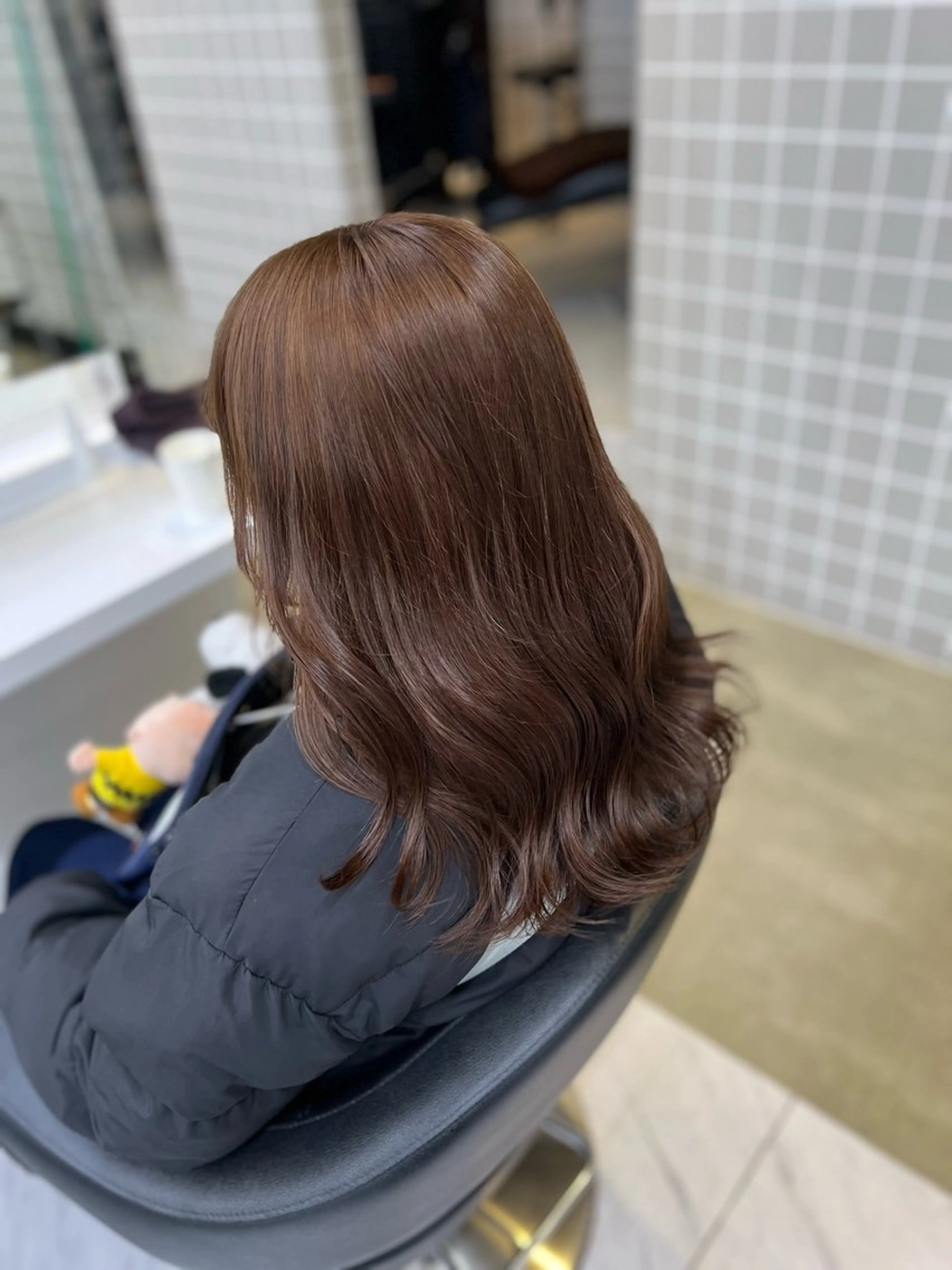 【明るめ大人っぽヘアに🤍】ワンカラーで叶う透け感たっぷりベージュ🤍オリジナルトリートメント＋コテ巻き仕上げ🤍の写真