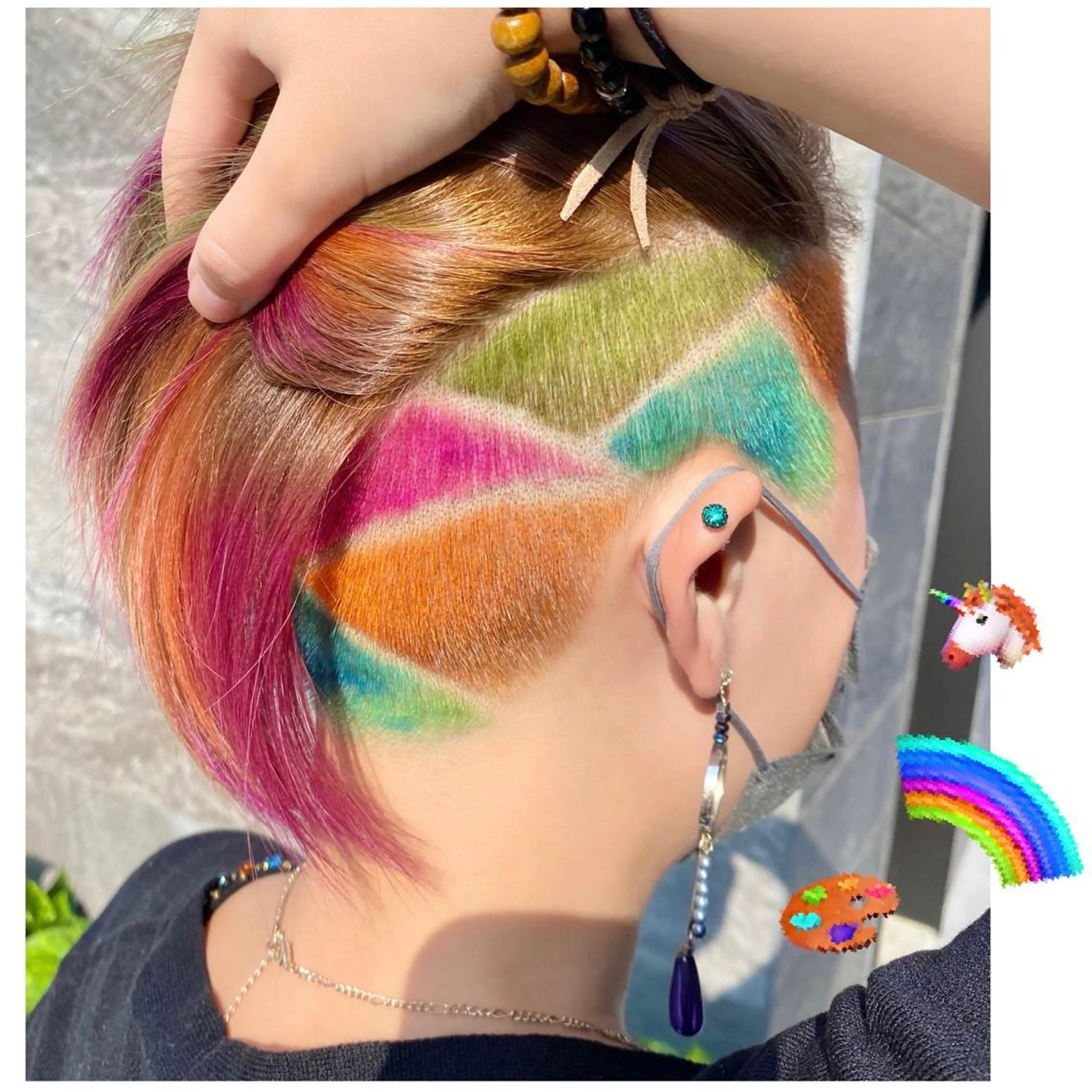 ショート カラー GARU-ガル-所属・TSUNO🦖 派手髪/オタク美容師のヘアスタイル