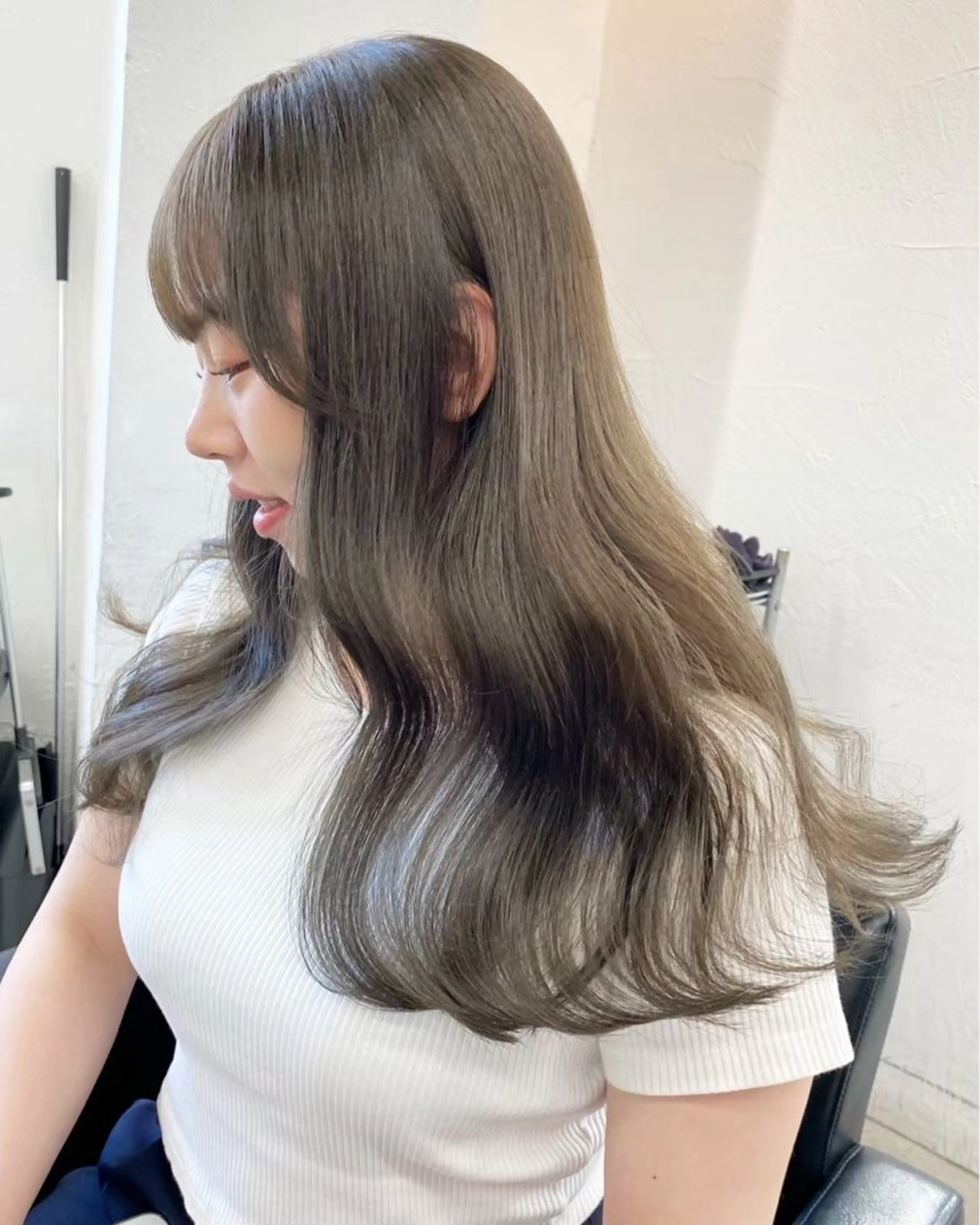 ミディアム カラー グレージュ カット ヘアカラー トリートメント ブリーチダブルカラー 【koide】のヘアスタイル