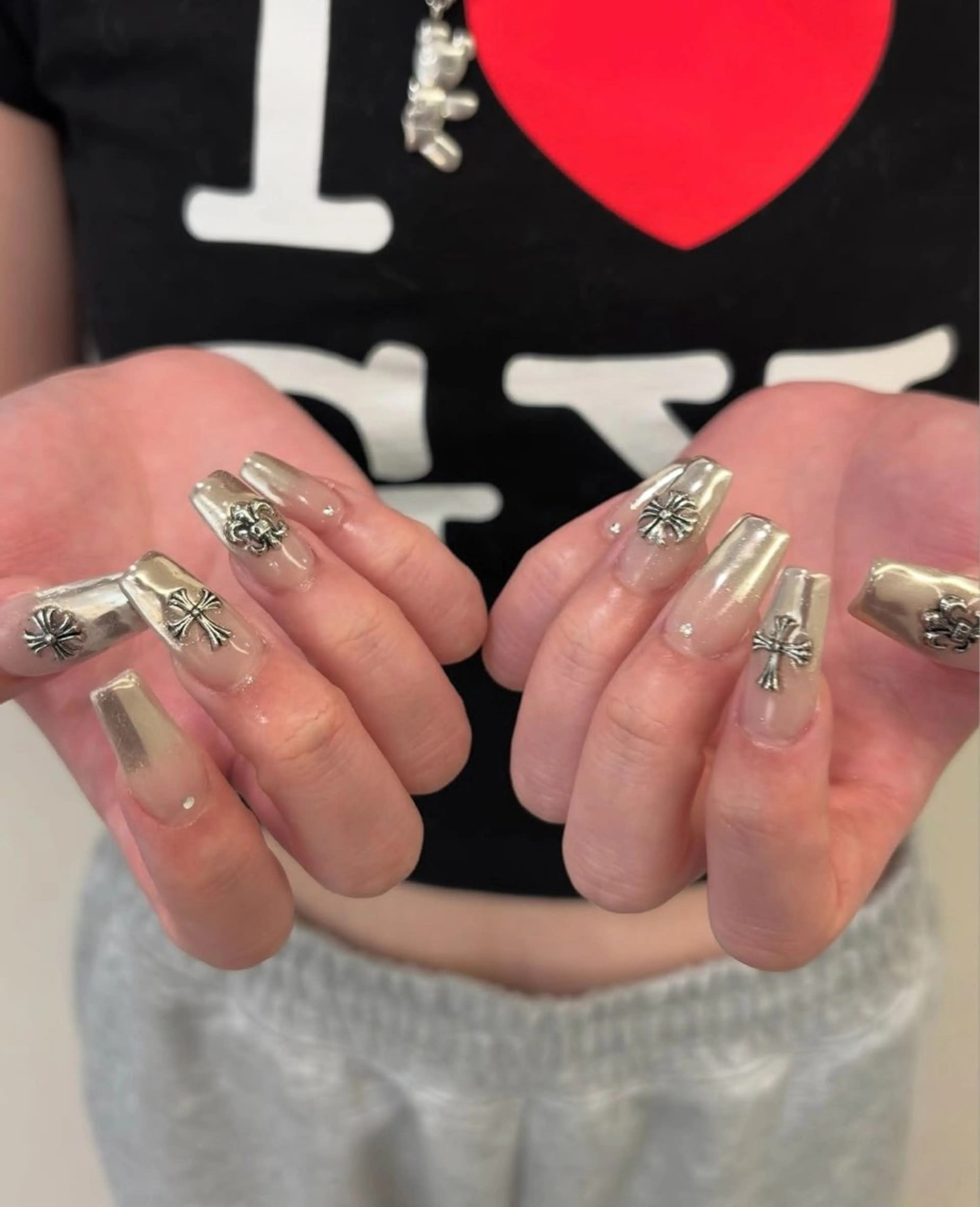 ネイル フレンチネイル グラデーション 韓国ネイル マグネットネイル シンプルネイル ハンドネイル CoMo Nail Studio所属・CoMo Nailのネイルデザイン