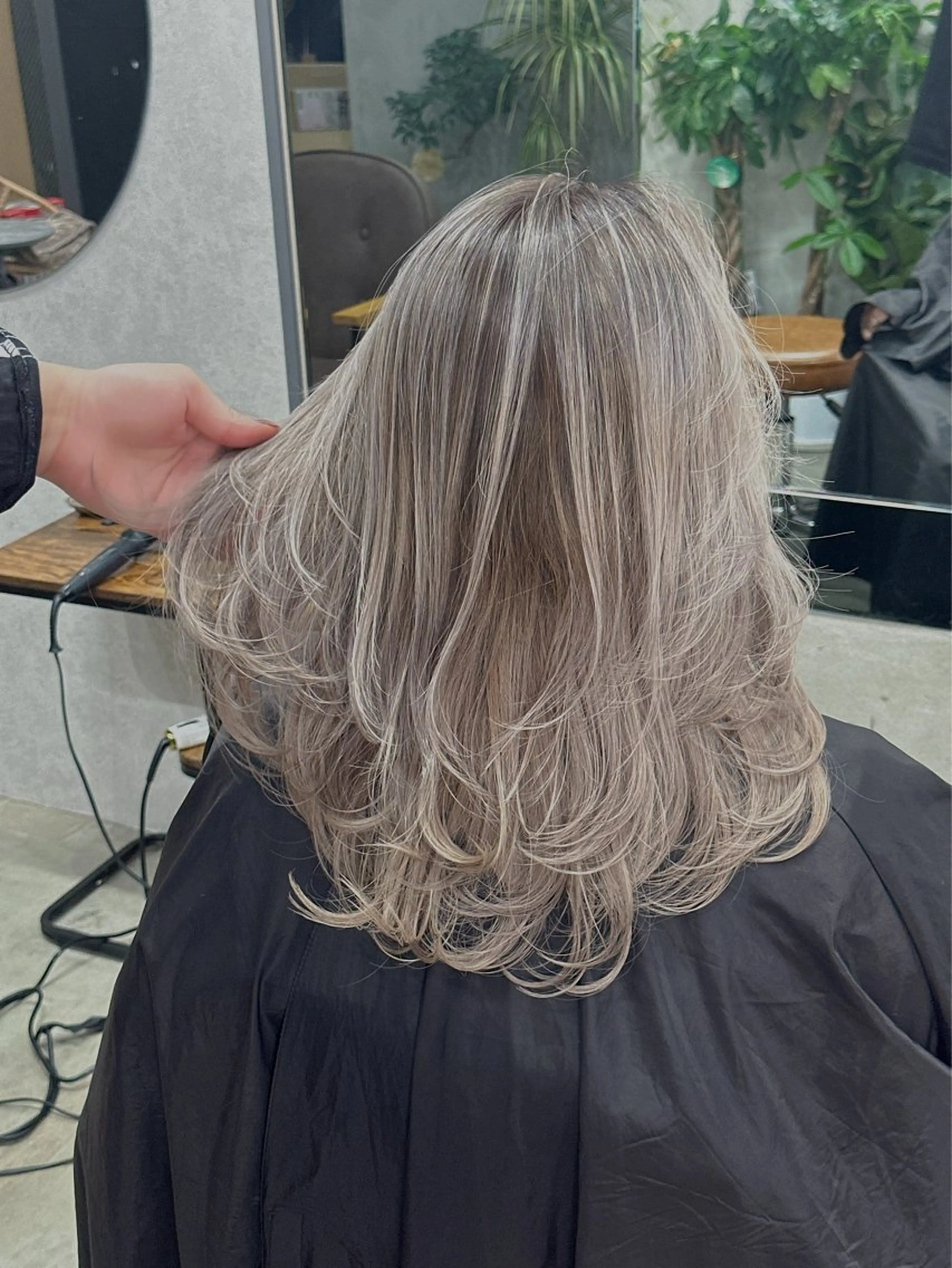 セミロング カラー ボブ 顔まわりレイヤー 顔周りカット ヨシンモリ 韓国風ヘア カット ヘアカラー トリートメント AiM エイム　韓国レイヤーのヘアスタイル