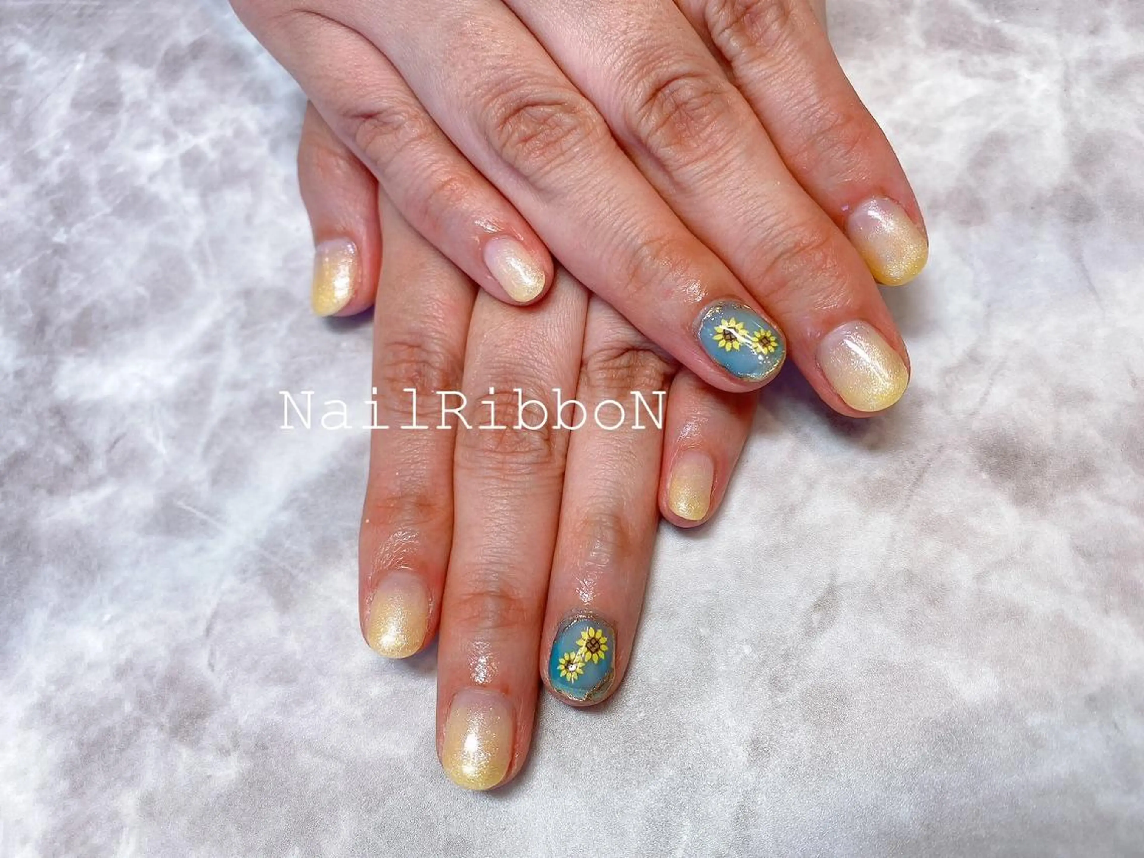 ネイル ネイルリボン 受付スタッフのネイルデザイン