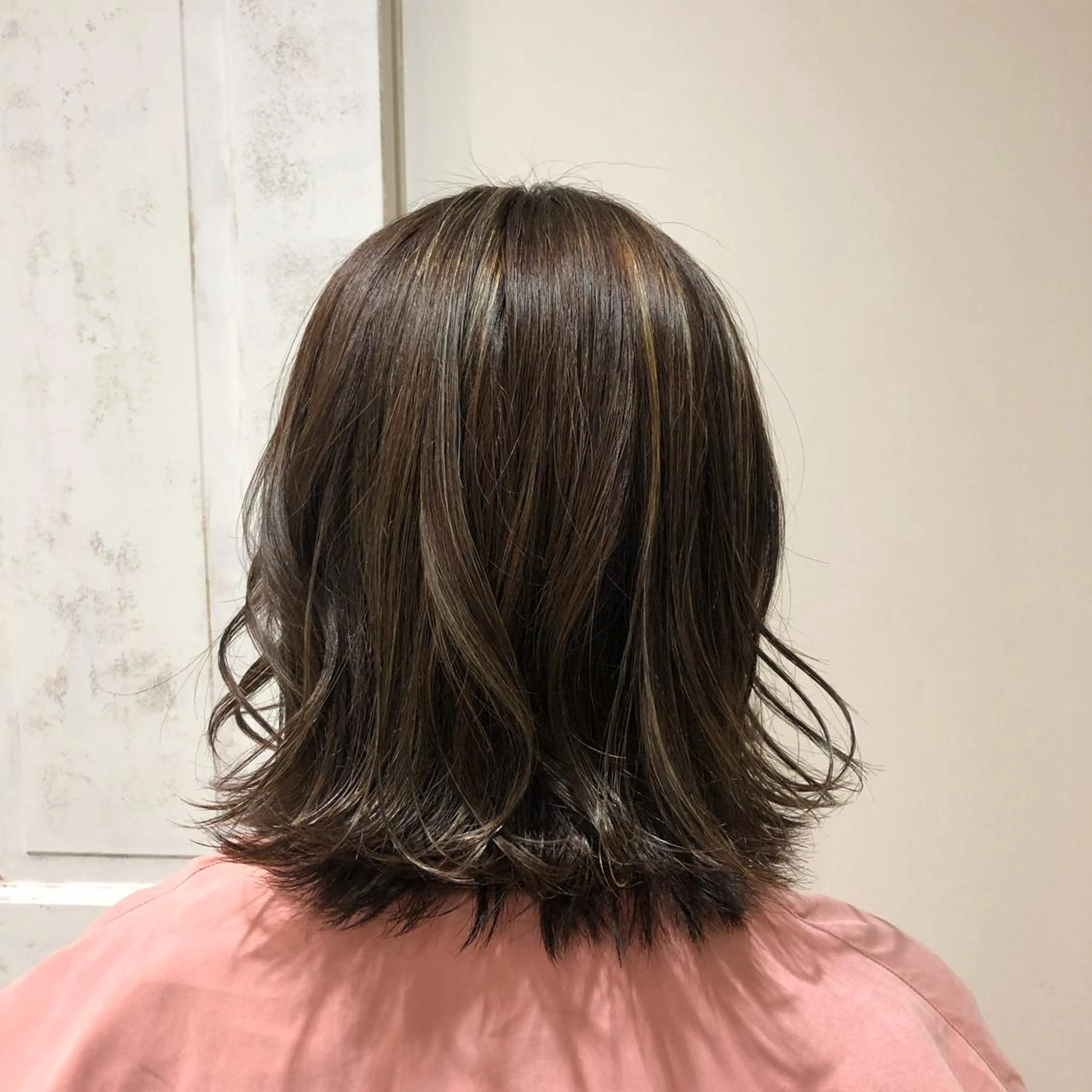 ショート ハイライト 伊東 彩花のヘアスタイル