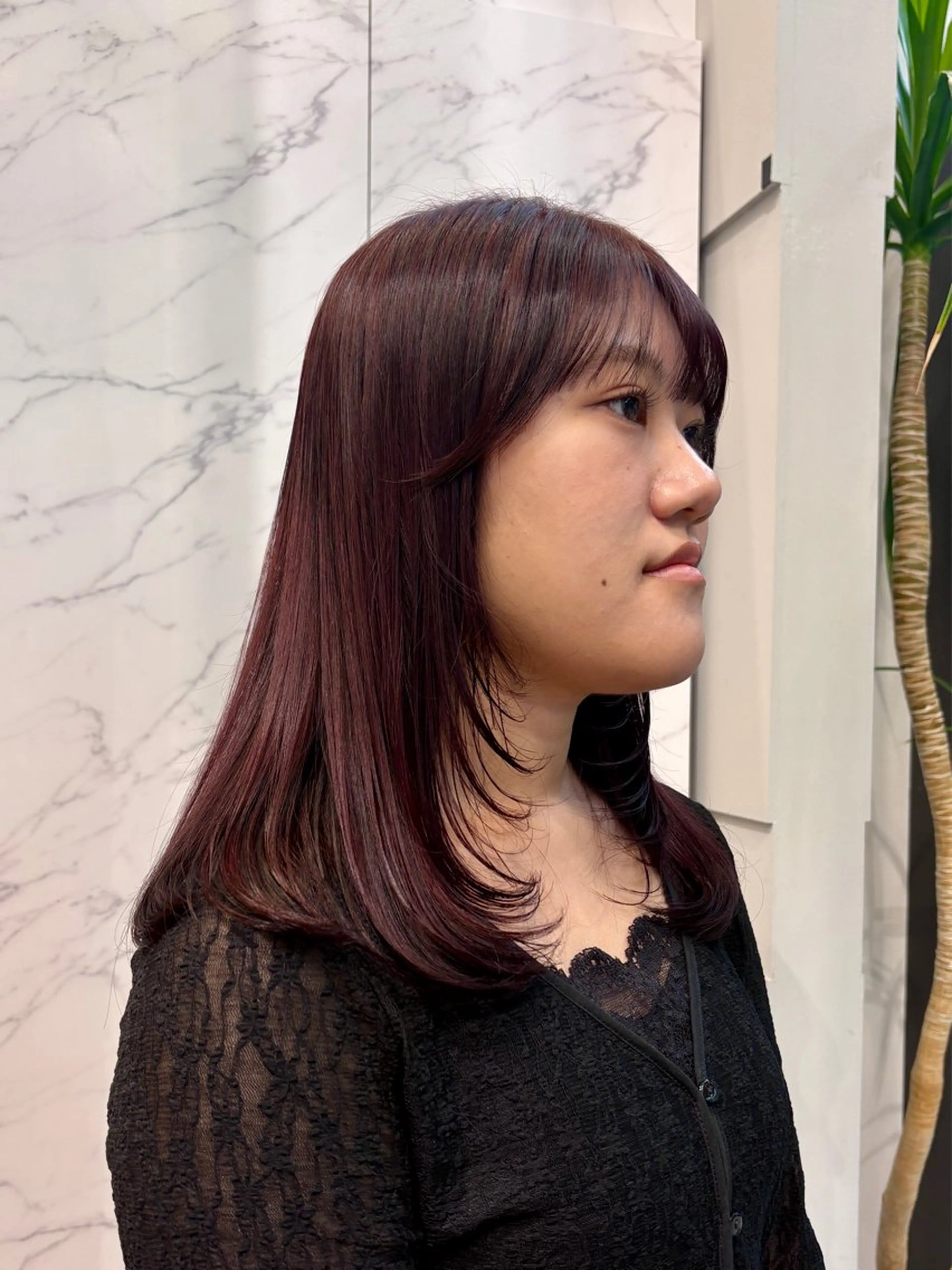 ミディアム カラー レッドカラー レイヤーカット カット ヘアカラー トリートメント miu /透明感カラーのヘアスタイル