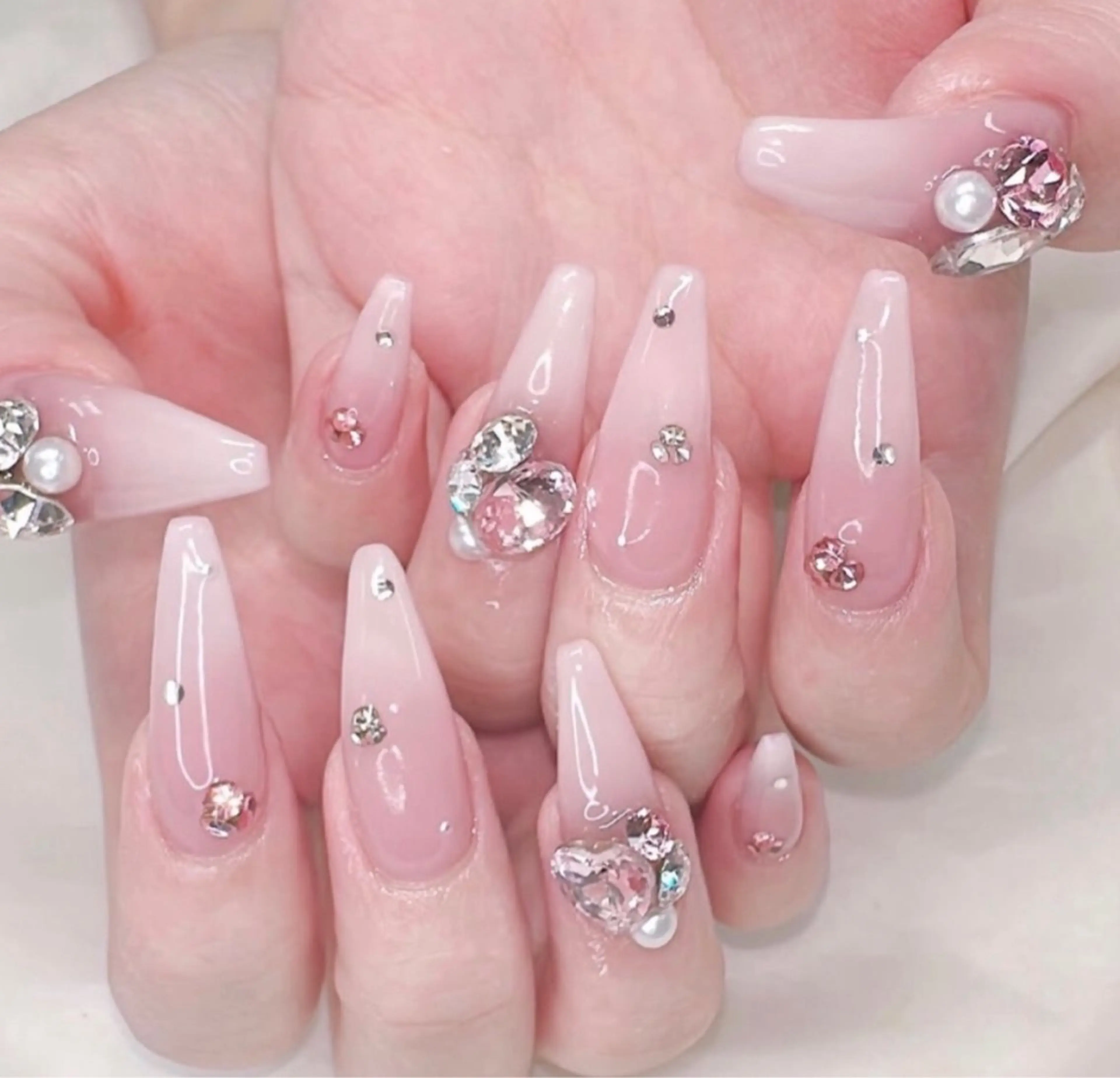 ネイル 長さ出し グラデーション キラキラネイル 韓国ネイル ラメ(グリッター) ハンドネイル ハンドケア Chisa Nail Studio所属・チ サのネイルデザイン