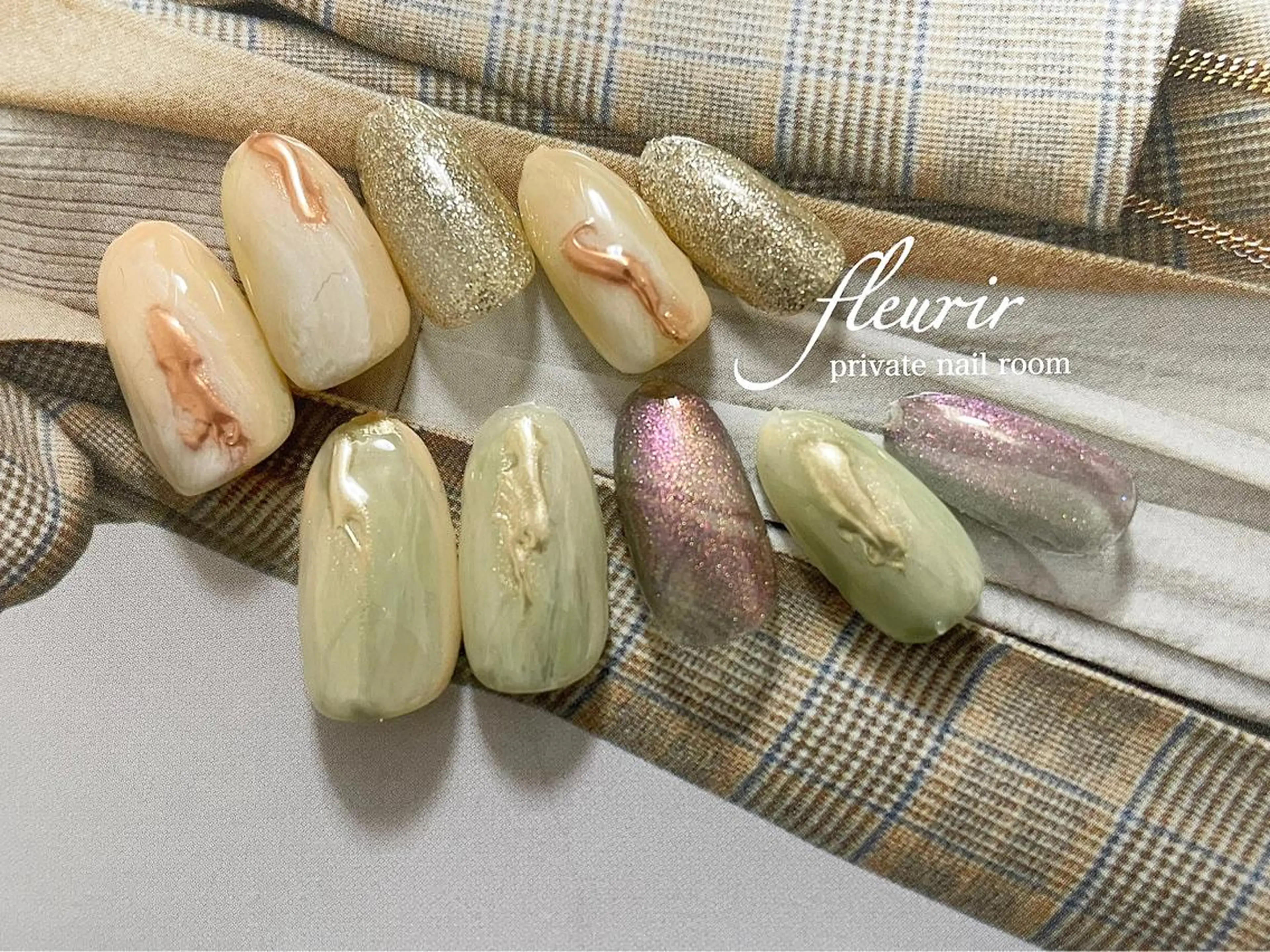 ネイル アートネイル オーロラネイル 長さ出し ジェルネイル ゴールド フルリール 【プライベートサロンのネイルデザイン