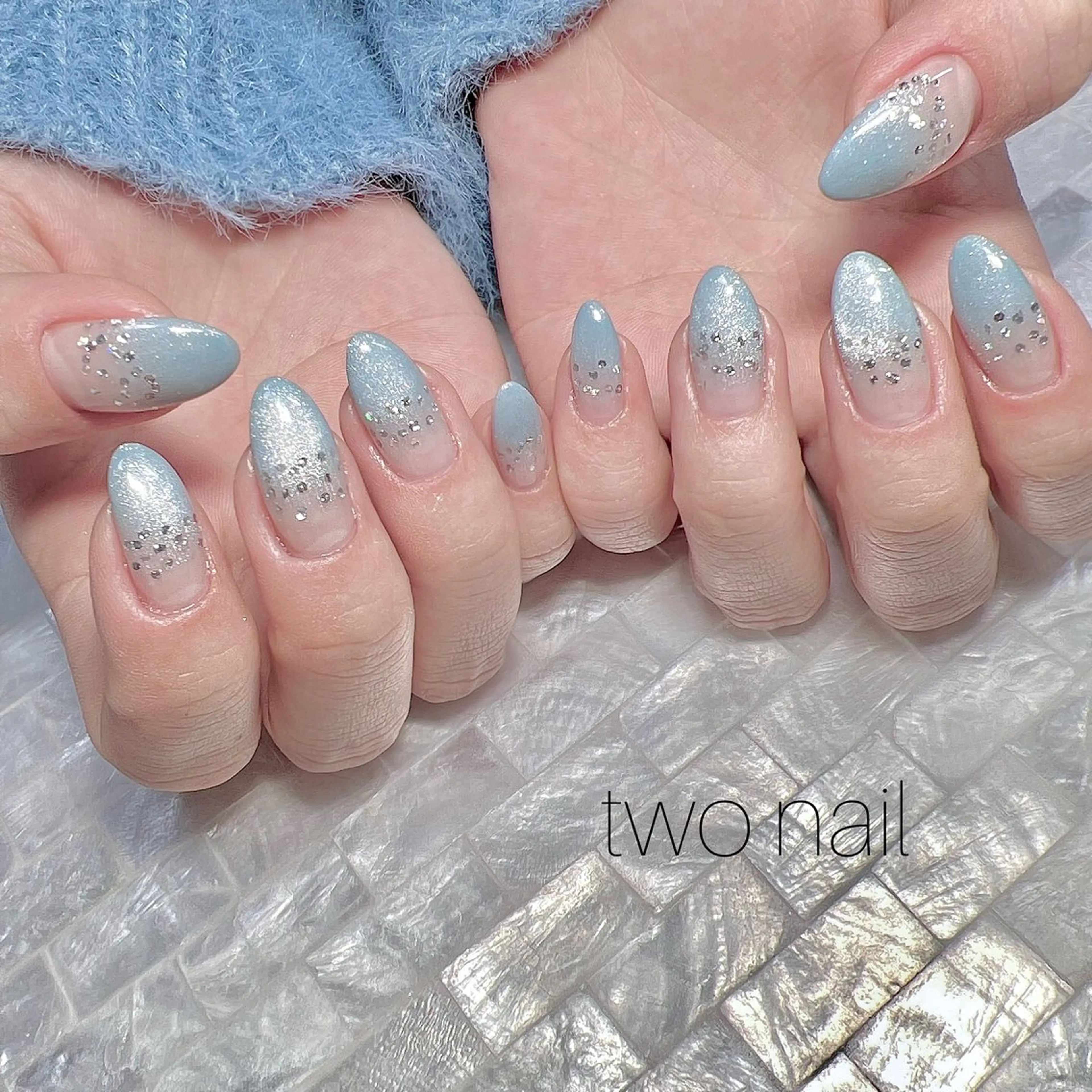 ネイル キラキラネイル マグネットネイル ネイルチップ ホワイト ハンドネイル two nailのネイルデザイン