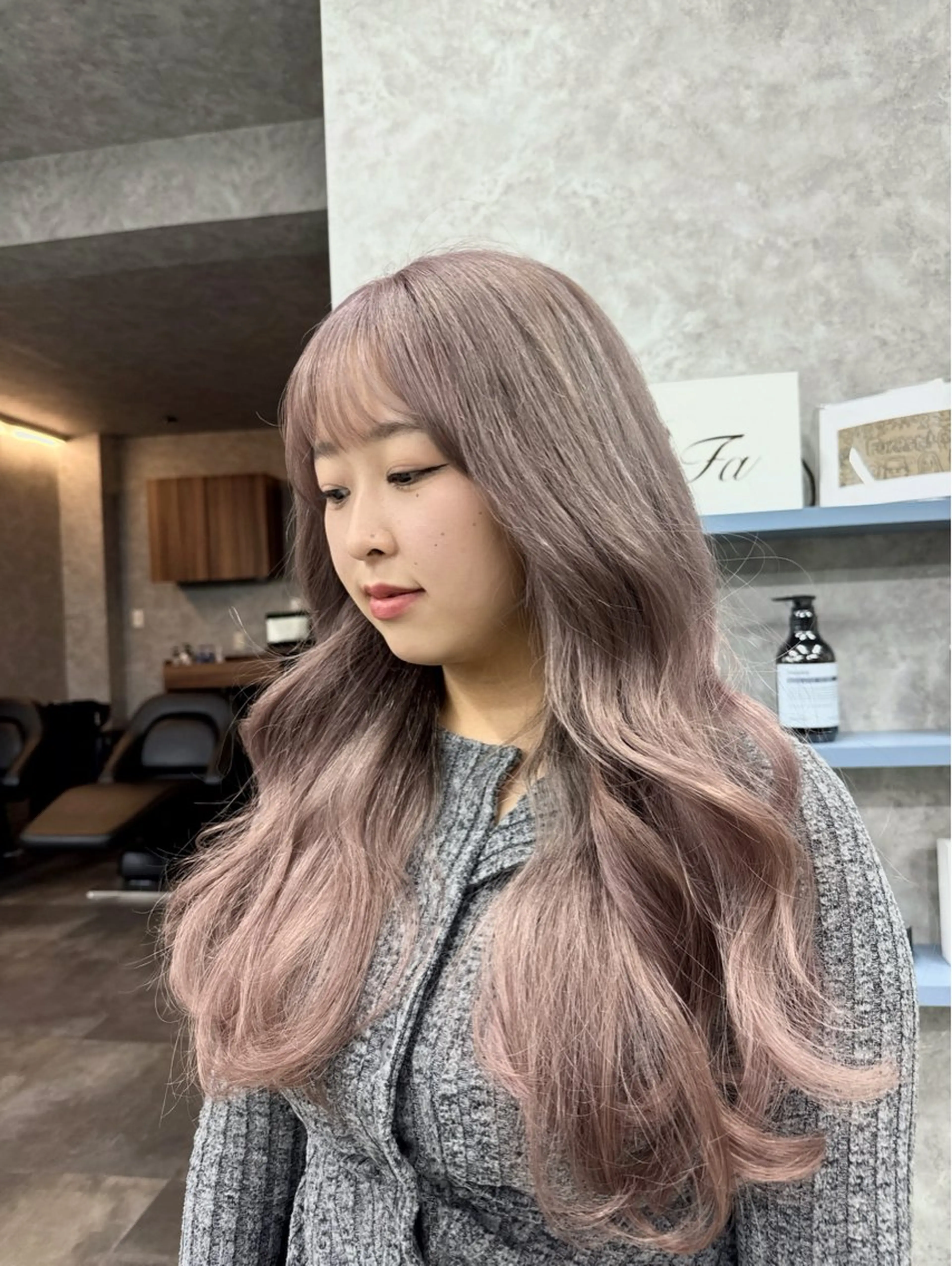 ロング ラベンダーベージュ 縮毛矯正 韓国風カラー🤎 𝒄𝒉𝒊𝒌𝒂のヘアスタイル