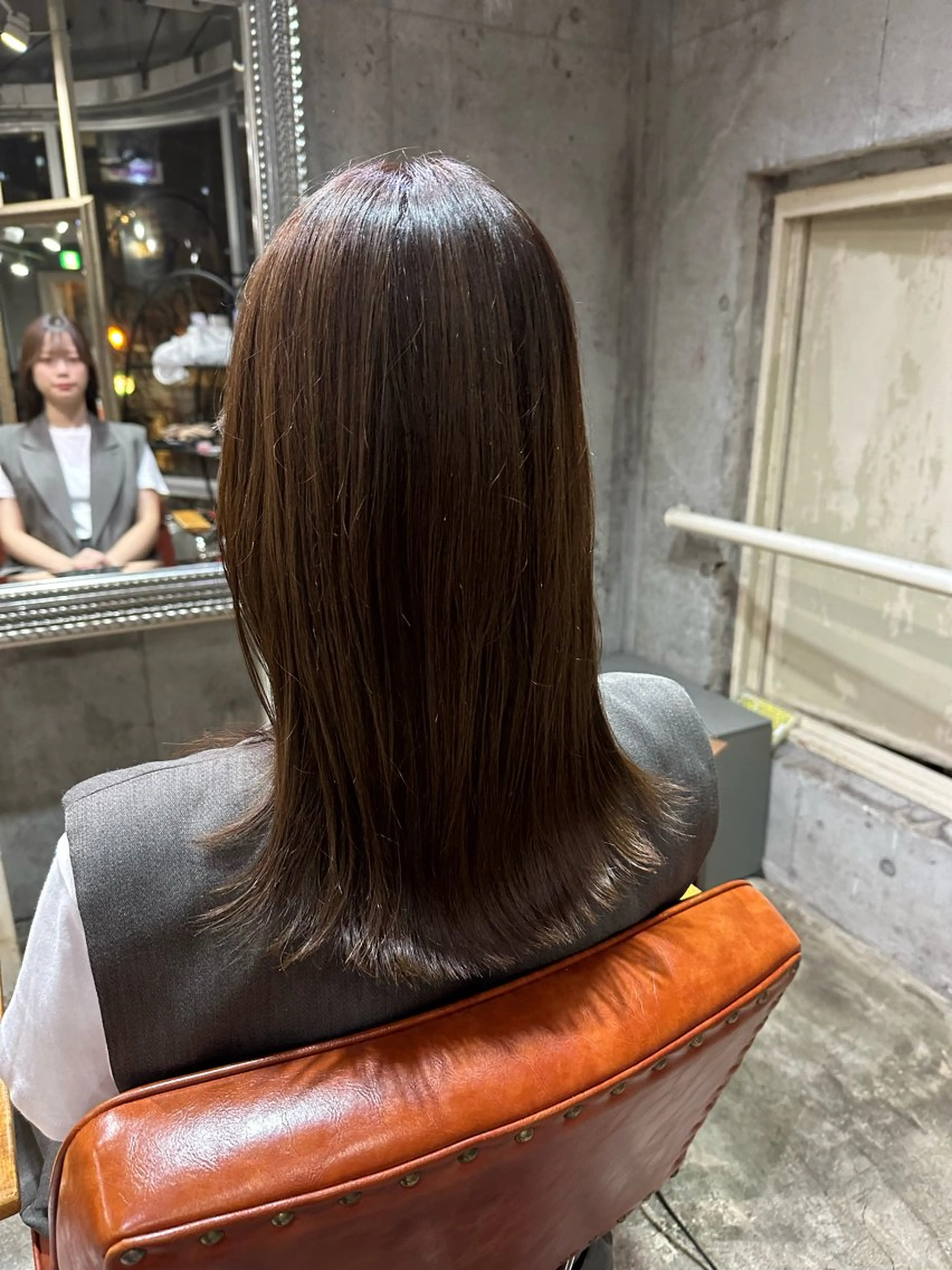 セミロング yelm所属・🫒オリーブカラー ミディアムレイヤー✨のヘアスタイル