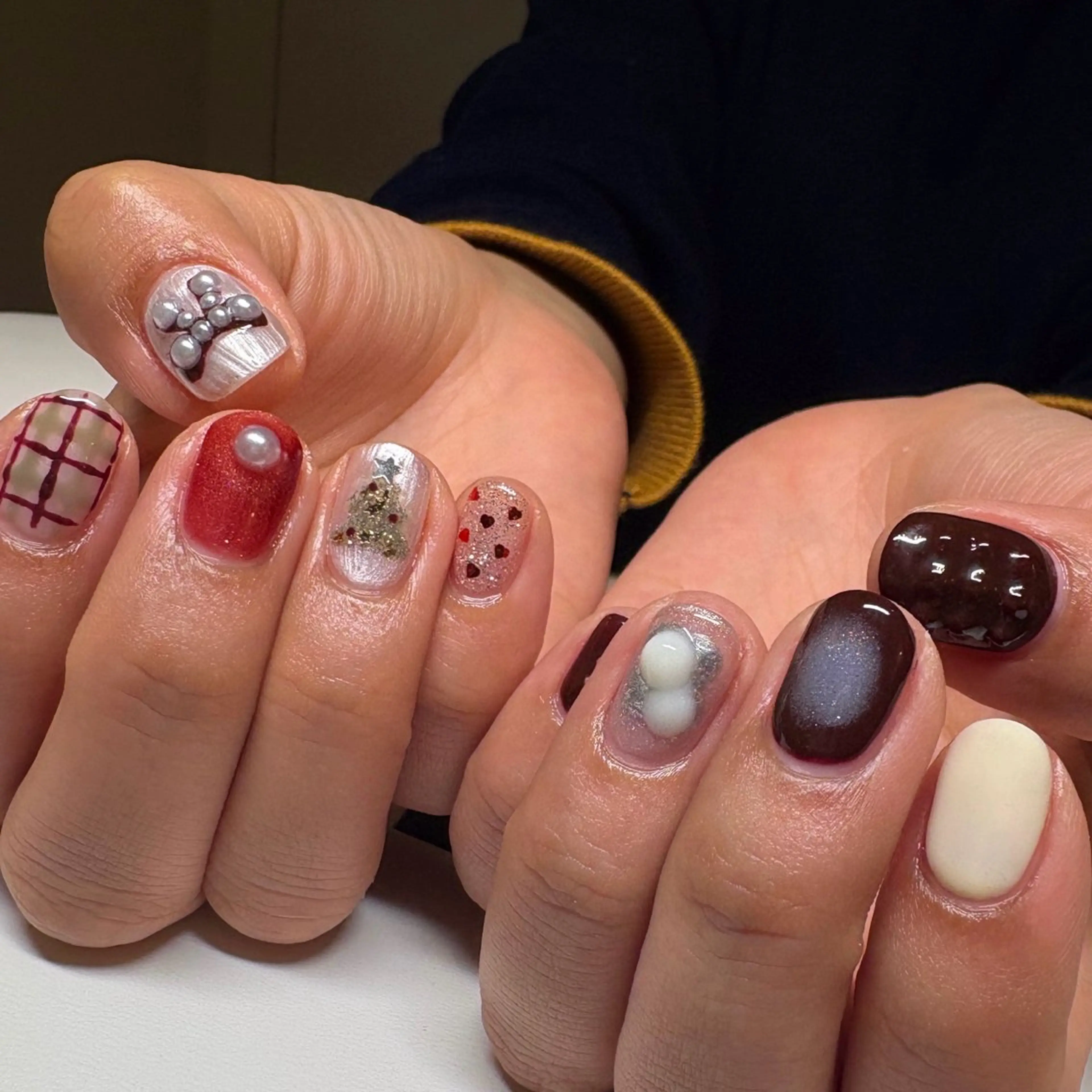 ネイル ニュアンスネイル 冬ネイル クリスマス ハンドネイル amuse 手書きニュアンスのネイルデザイン