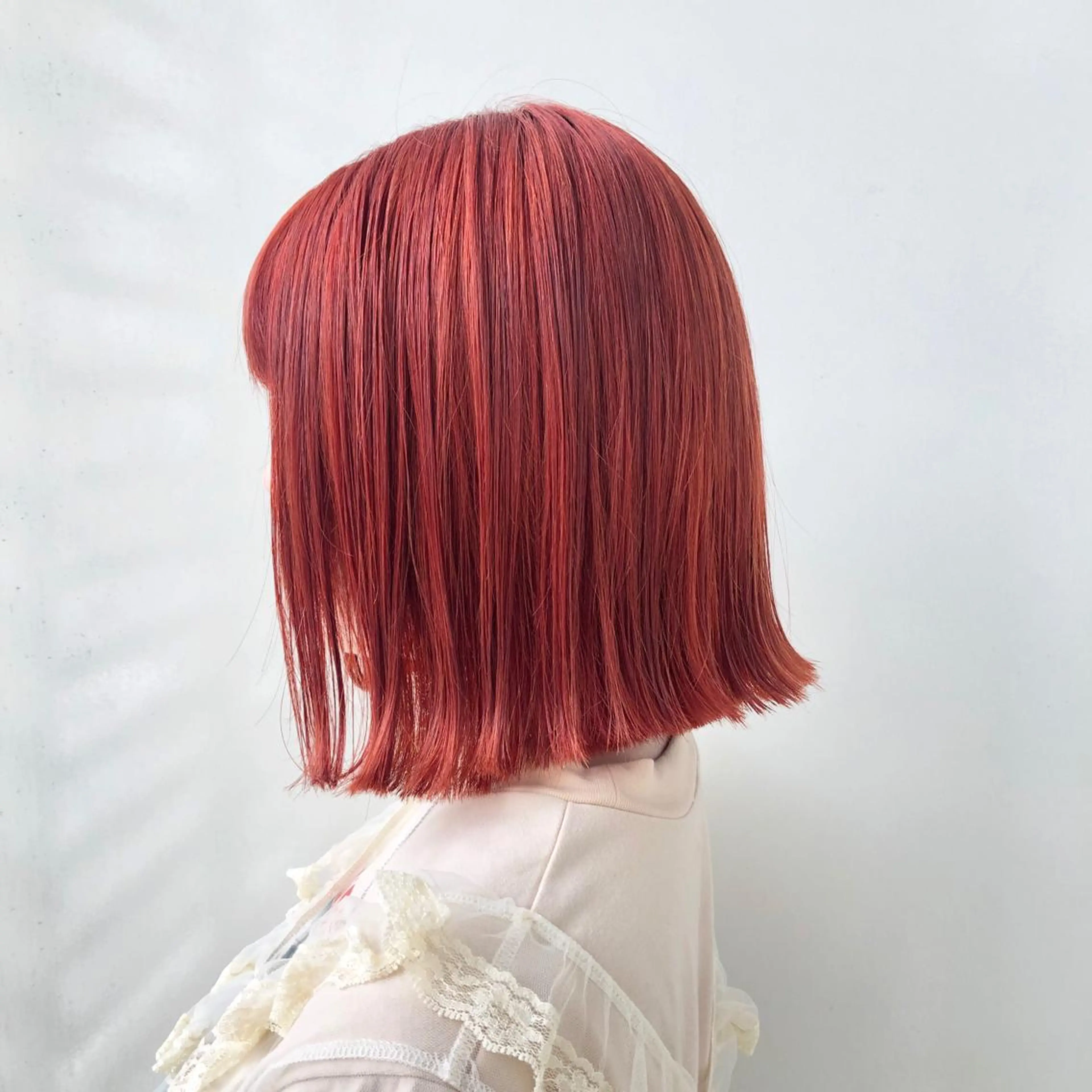 ショート カラー ANNA /艶髪/ハイトーンのヘアスタイル