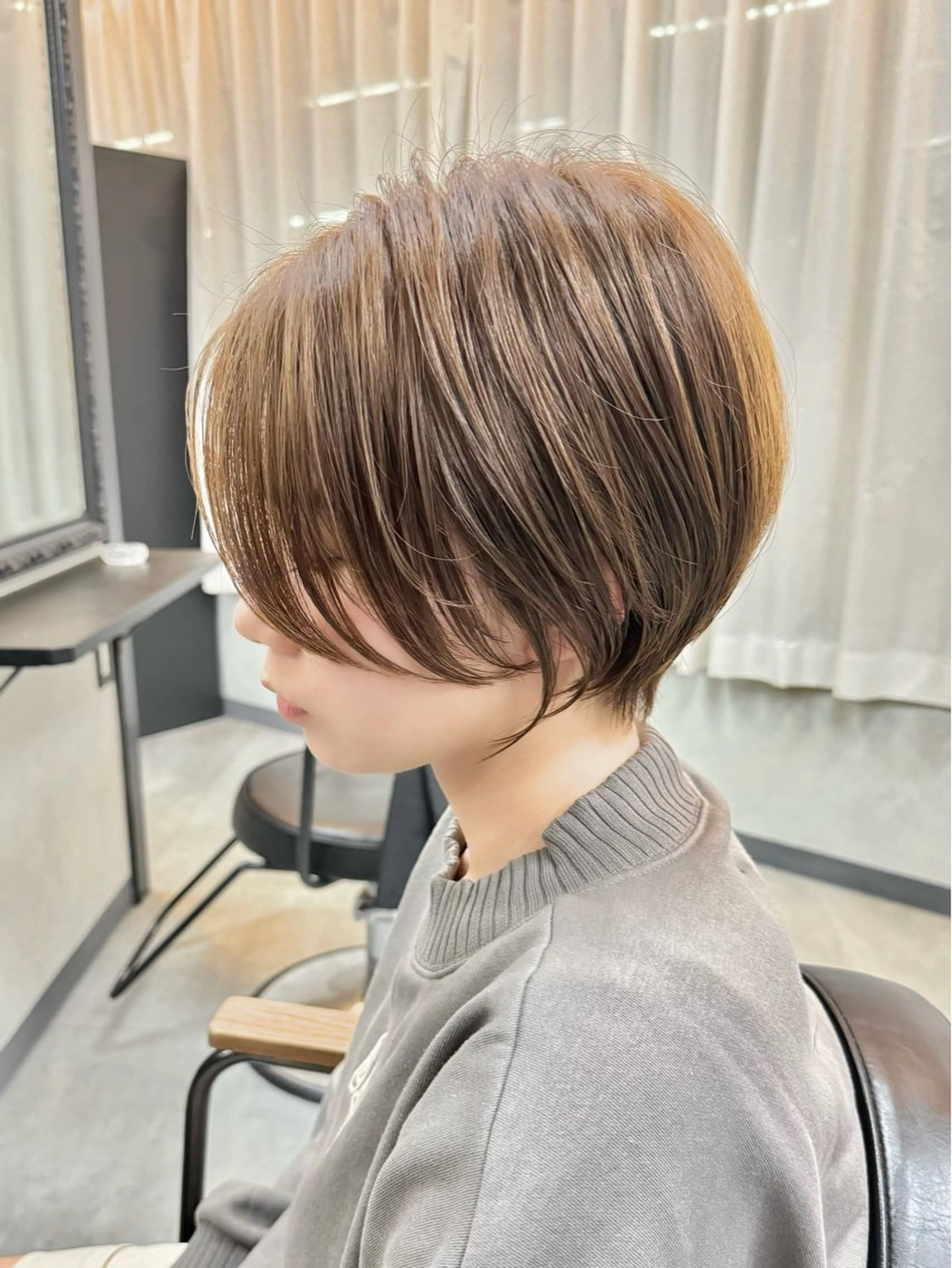 ショート カラー ブリーチ ブリーチなしカラー 似合わせカット カット ヘアカラー トリートメント 井本翔太.髪質改善. ベージュ.グレージュのヘアスタイル