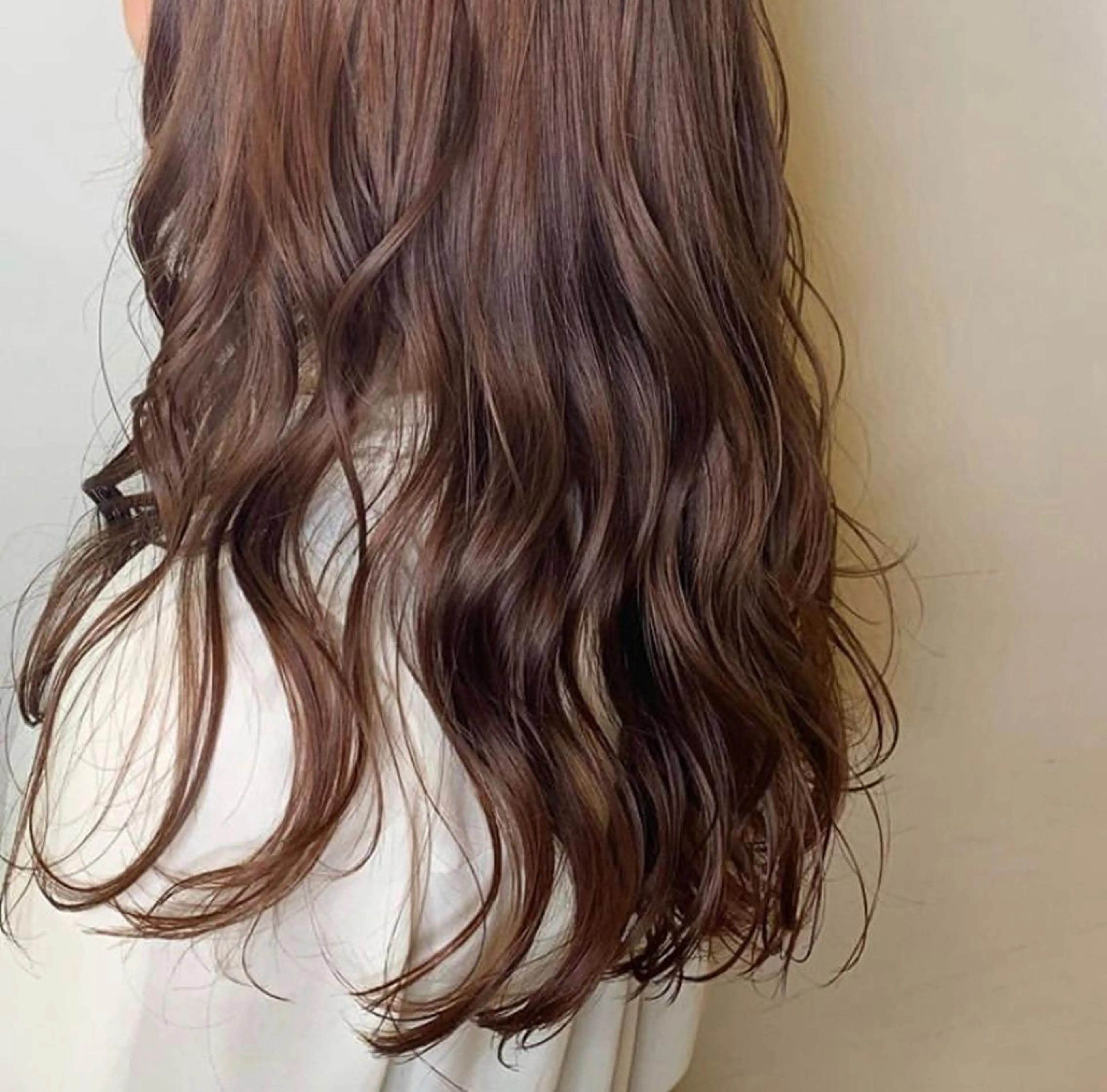 ロング カラー 小森 衣純のヘアスタイル