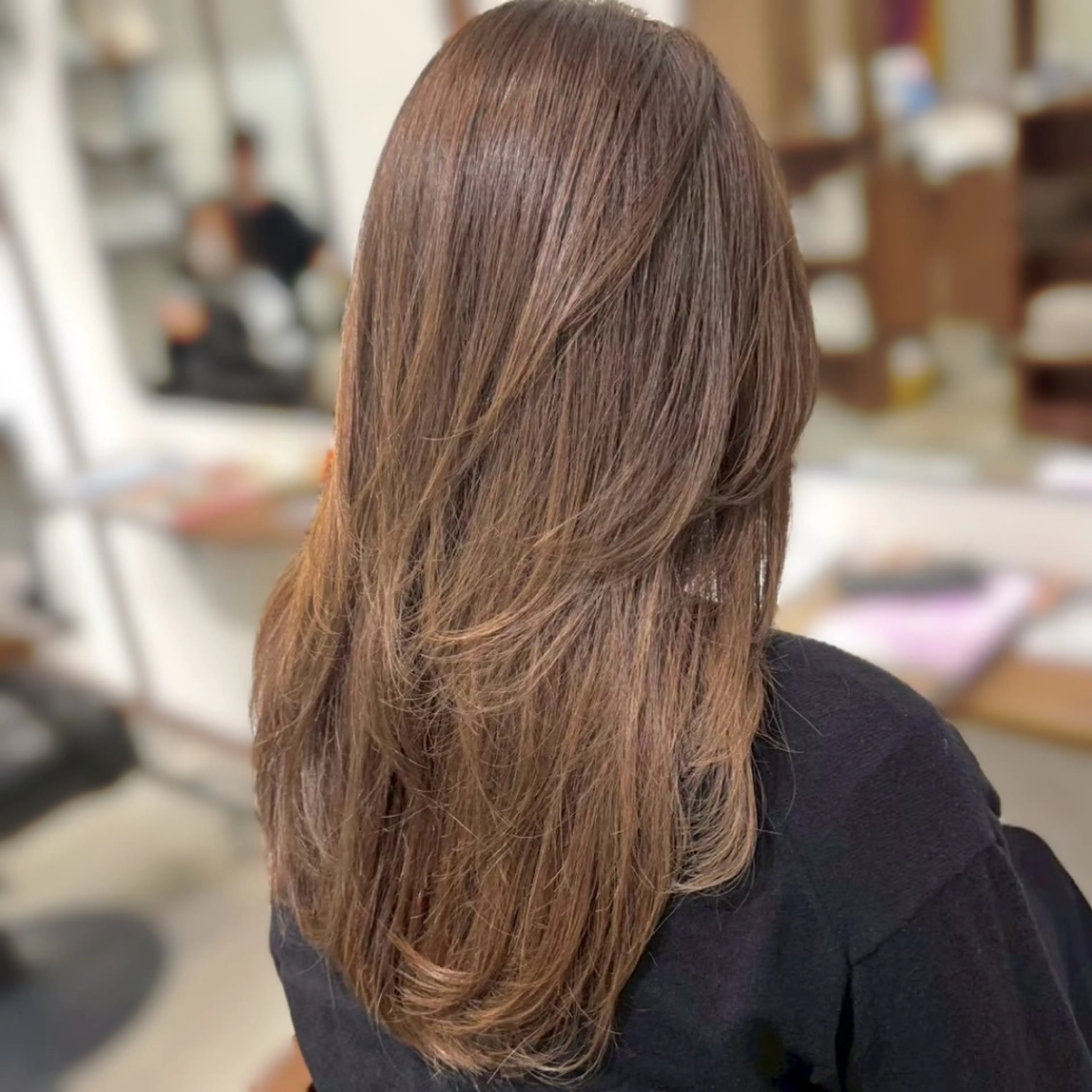 セミロング 坂本 璃里杏のヘアスタイル