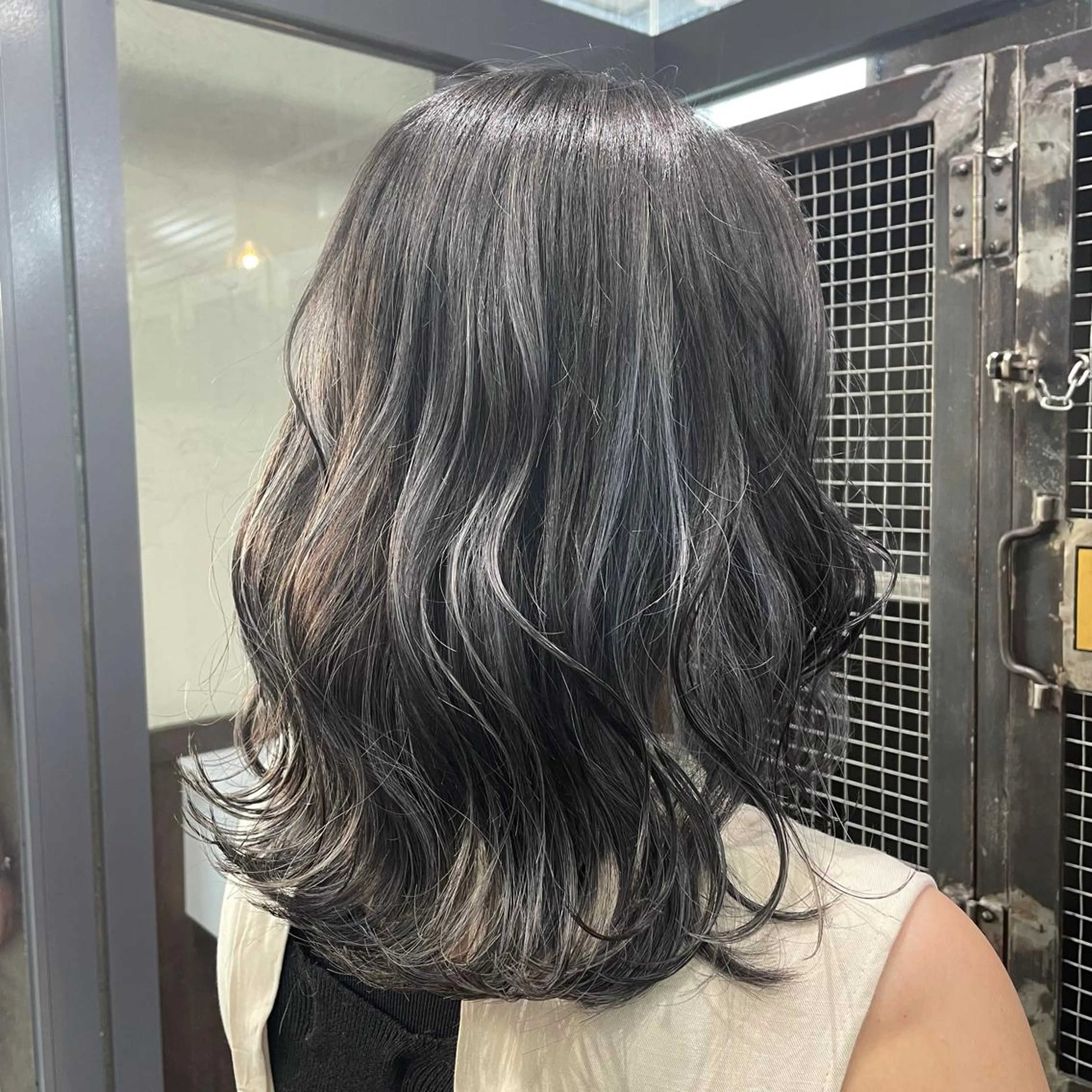 ミディアム カラー ハイライトカラー ハイライト BUBBLES所属・山本 琴乃🦭のヘアスタイル