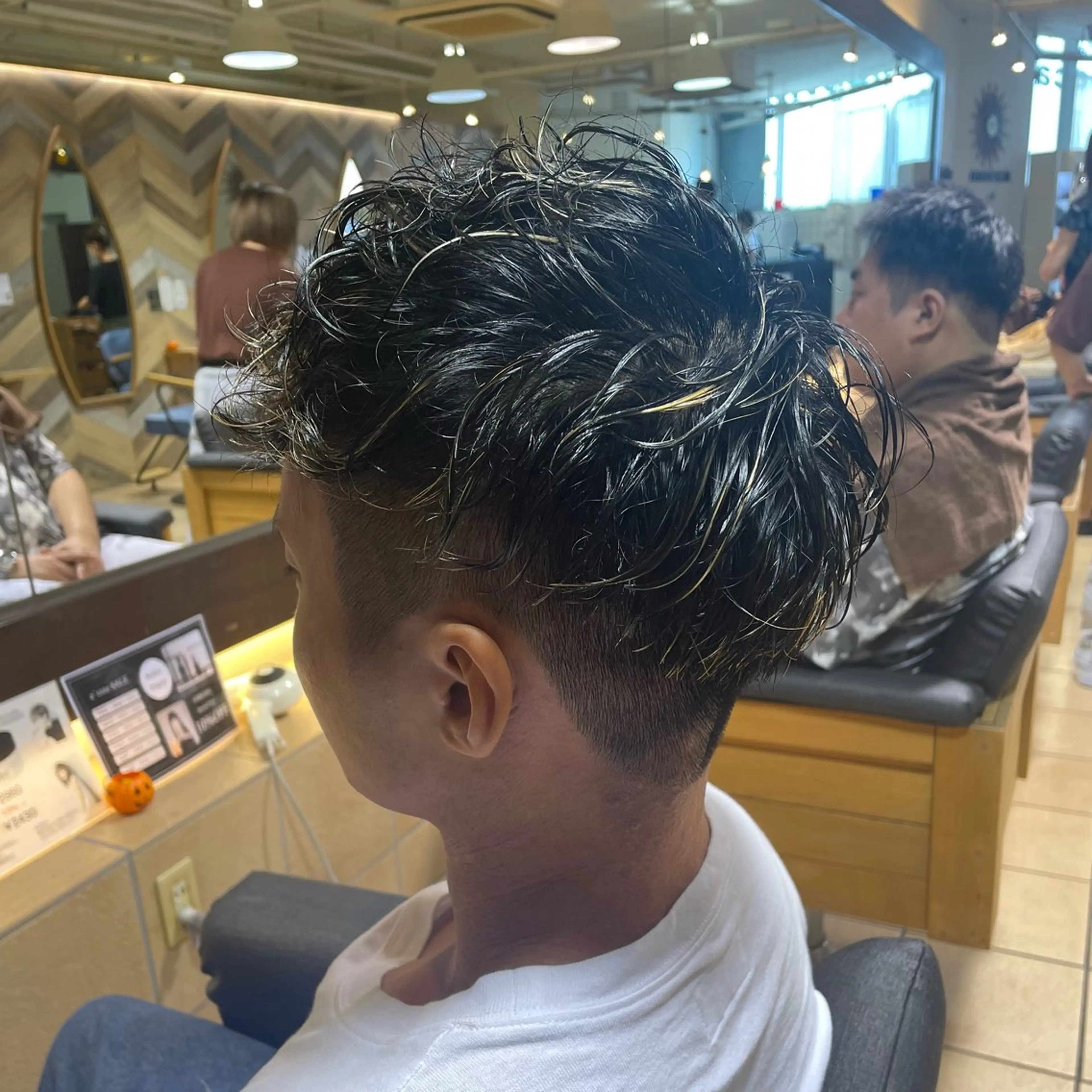 ショート パーマ メンズ メンズハイライト メンズパーマ ハイライト カット ヘアカラー パーマ すげ さやかのヘアスタイル