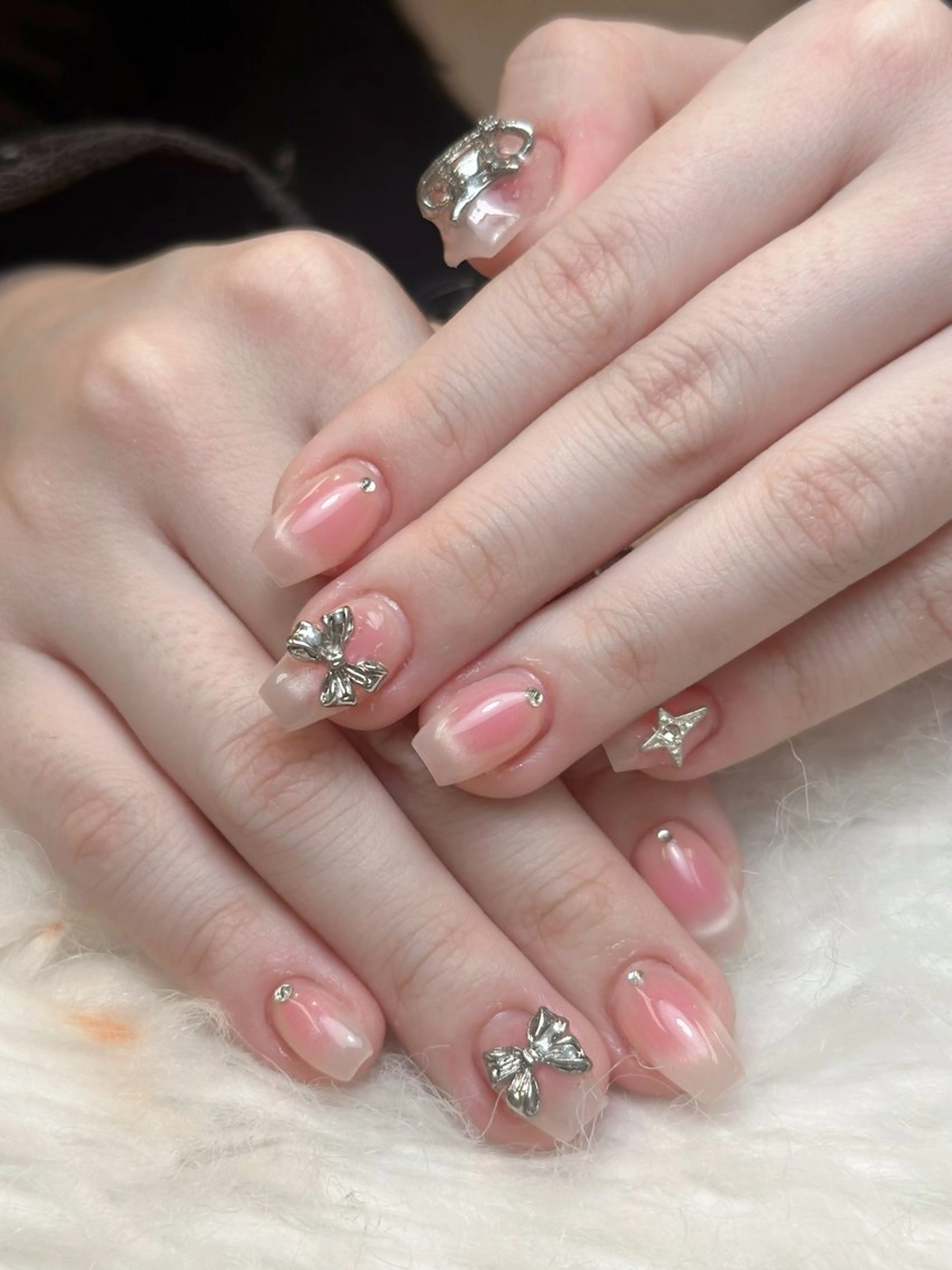 ネイル アートネイル ジェルネイル ニュアンスネイル シンプルネイル ネイルチップ ハンドネイル Nienail_ Luxeのネイルデザイン