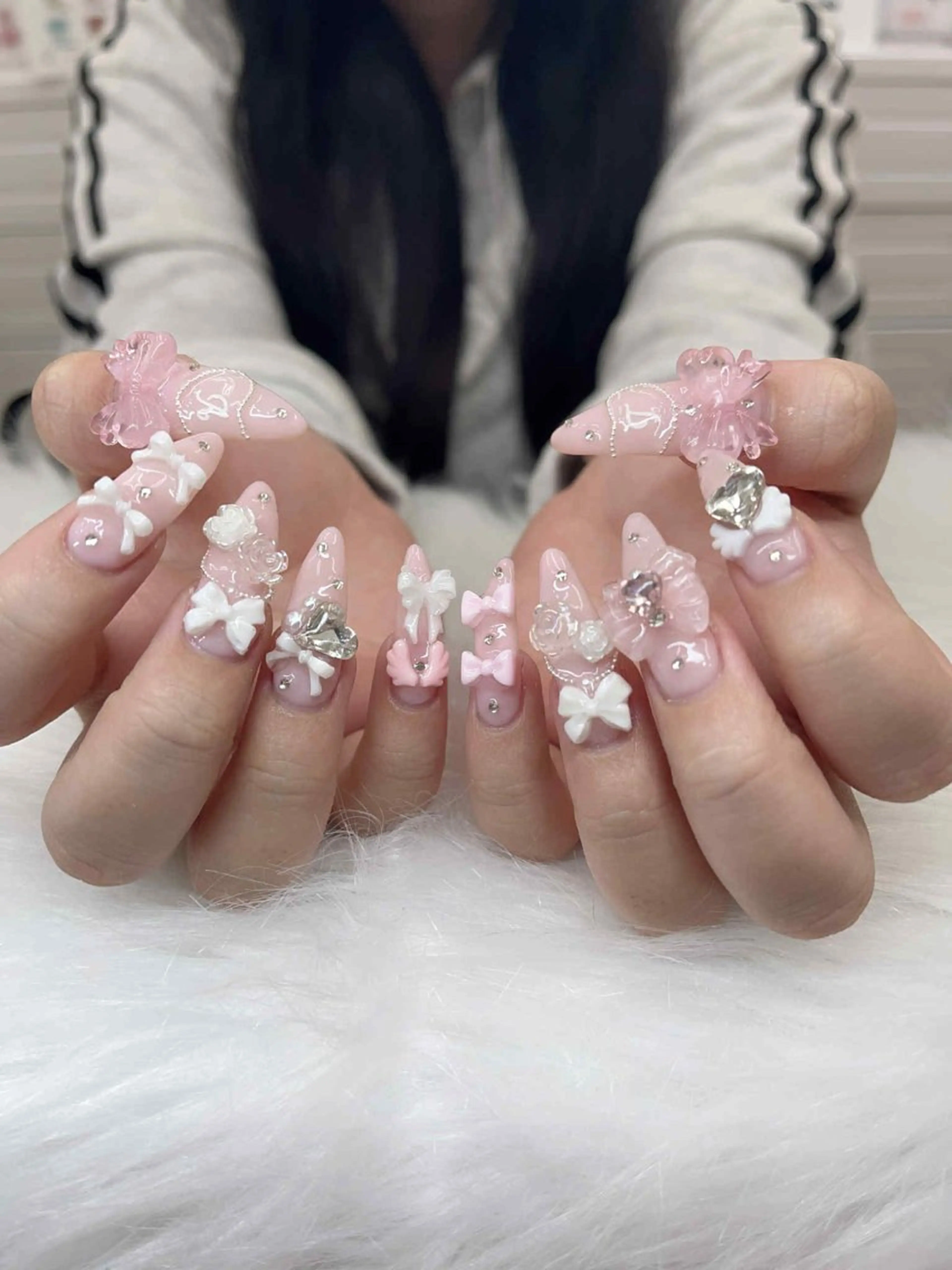 ネイル チークネイル フレンチネイル グラデーション キラキラネイル 韓国ネイル ハンドネイル Minette nailHuongのネイルデザイン