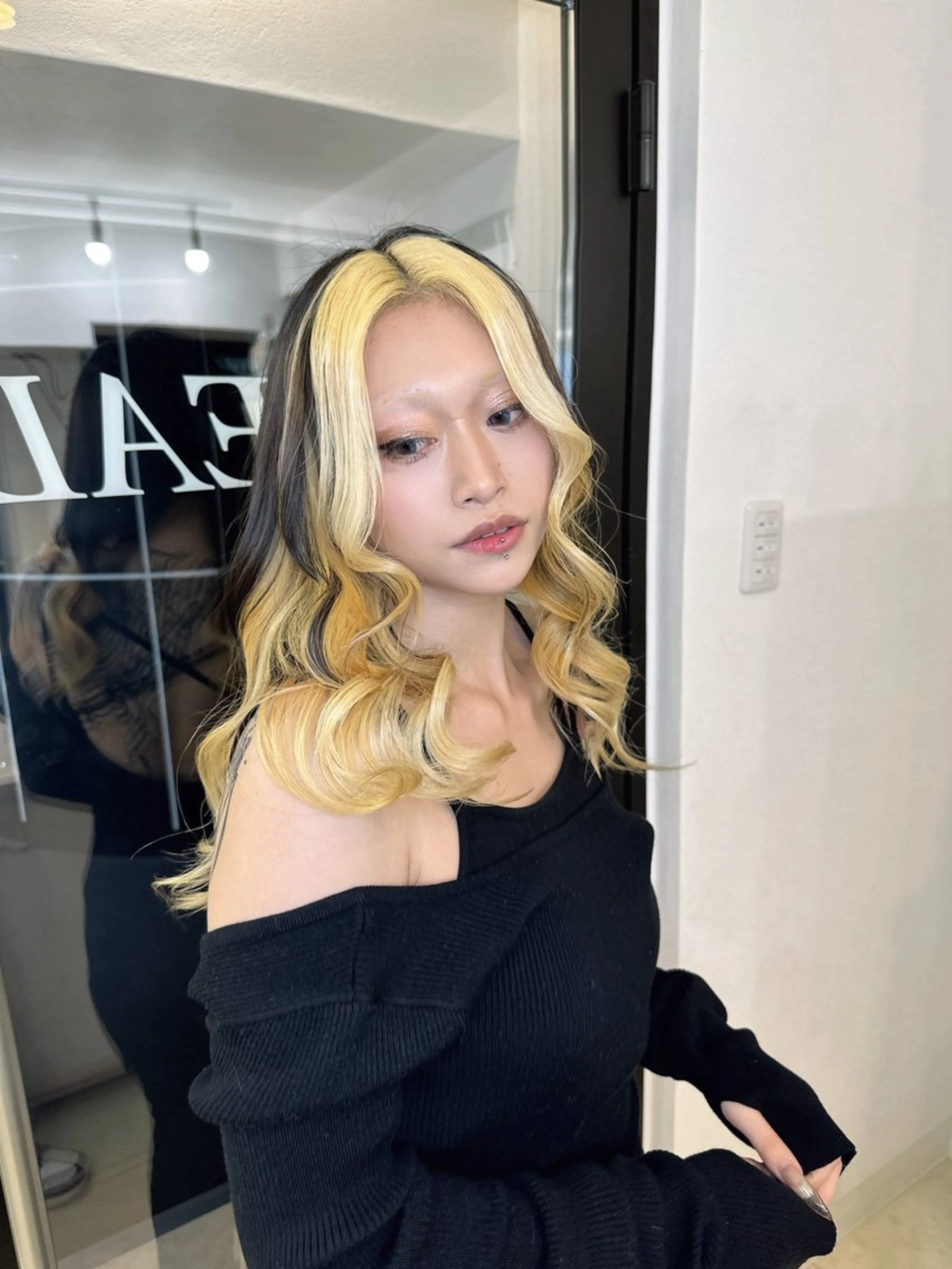 セミロング カラー シールエクステ デザインカラー ハイトーンカラー インナーカラー エクステ SEDEAL所属・ハイトーン/エクステ 韓国風/y2kカイラのヘアスタイル