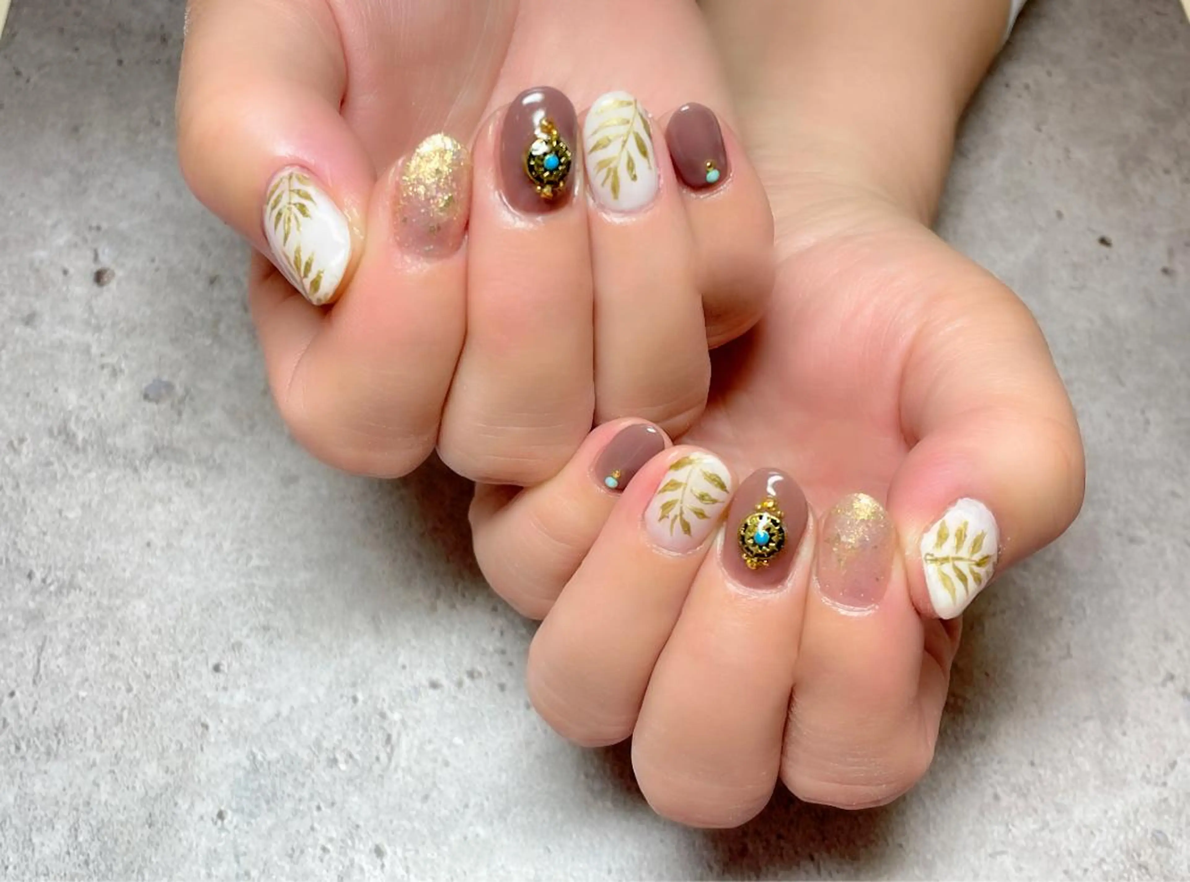ネイル ゴールド 夏ネイル SINCERELY シンシアリー🌈のネイルデザイン