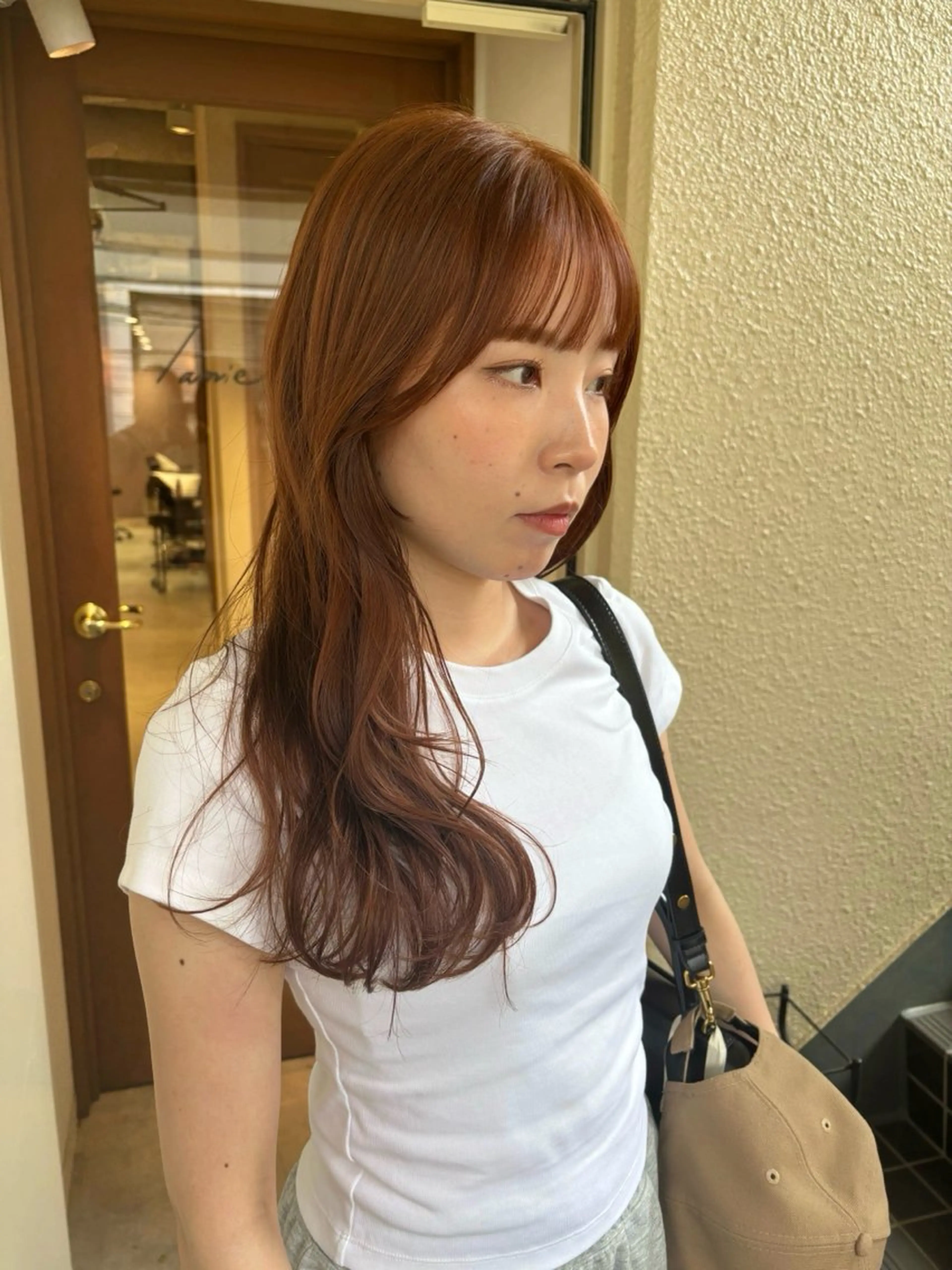 ロング カラー アッシュ ベージュカラー ブリーチ 透明感カラー ダブルカラー カット ヘアカラー トリートメント mei｜顔まわり ×透明感カラーのヘアスタイル