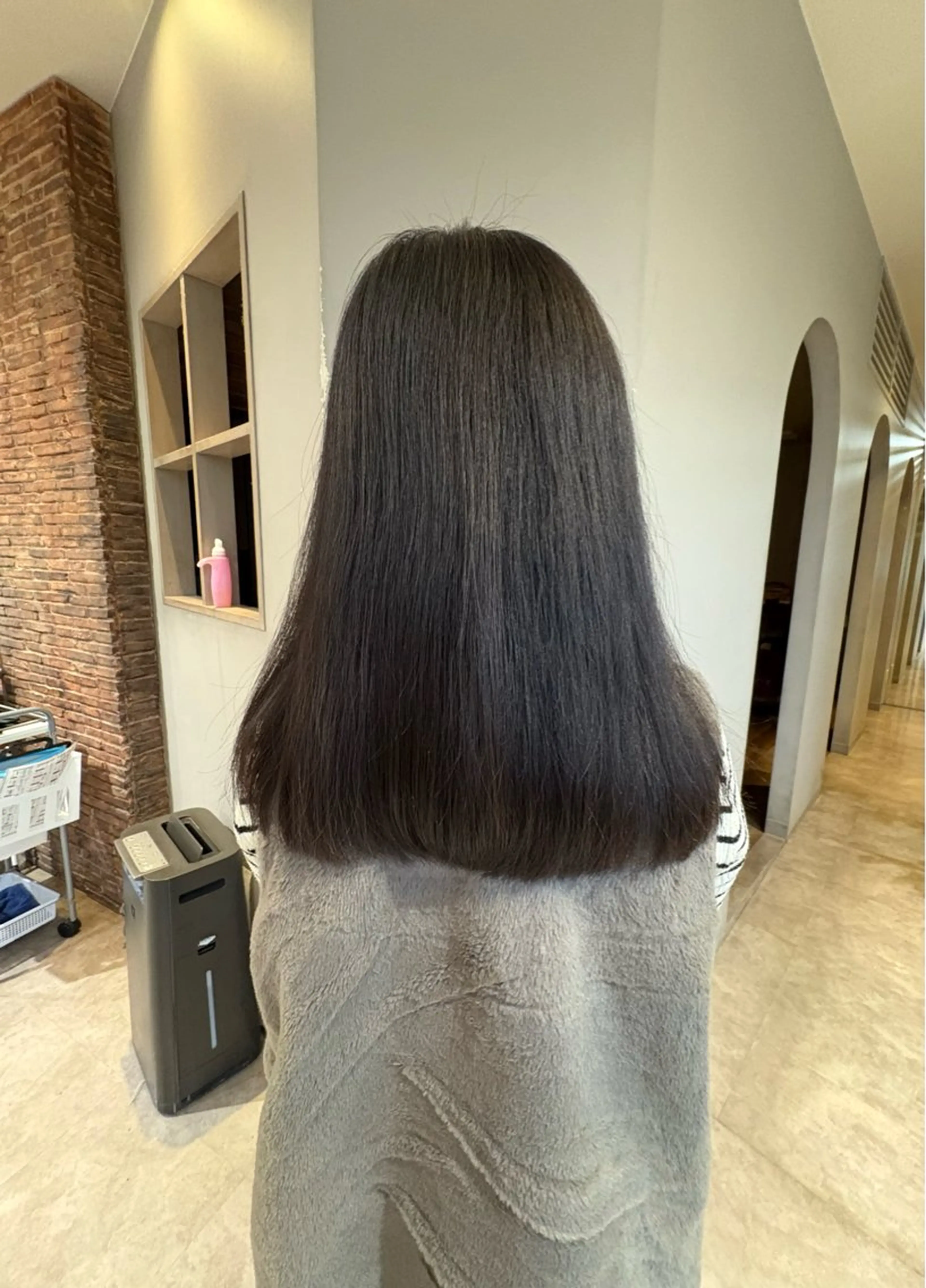 セミロング 小林 咲璃のヘアスタイル