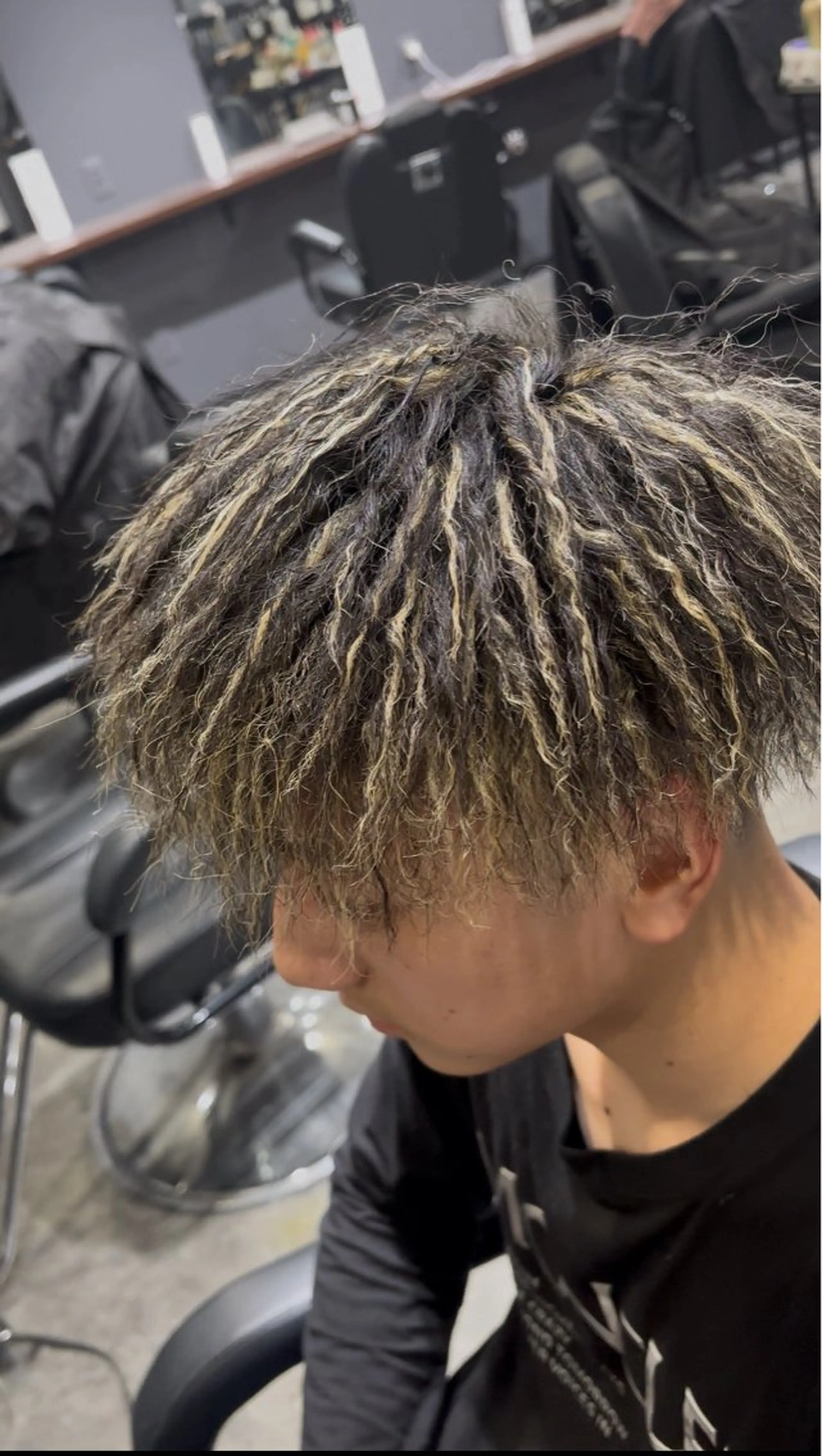 カラー パーマ メンズ カット ヘアカラー パーマ WINDbyCIEL TWISTメンズパーマ特化/ホワイトメッシュ【ウィンドバイシエルツイスト】所属・メンズ超特化型美容師 田島翼のヘアスタイル