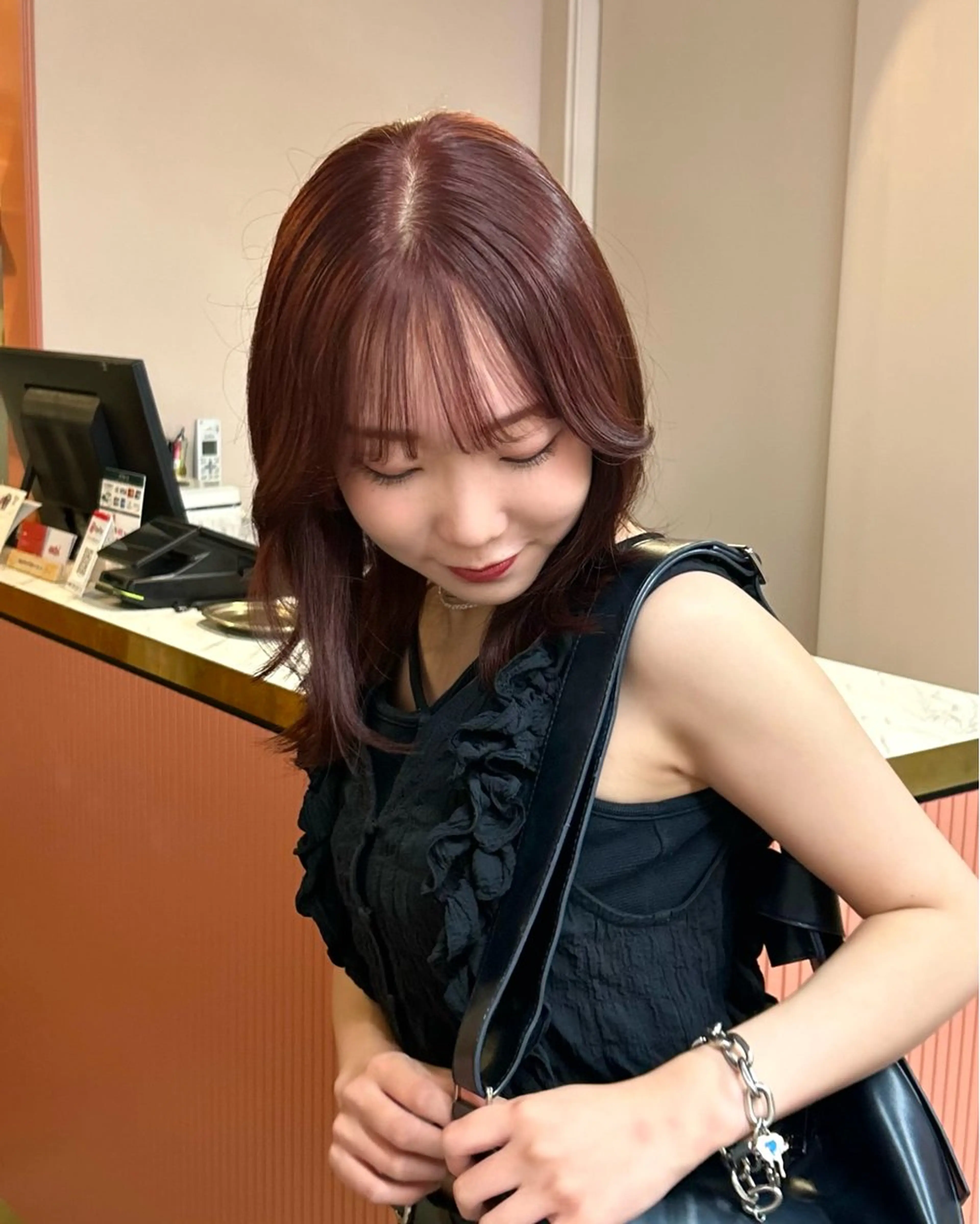 ミディアム カラー ブリーチ ダブルカラー ブリーチなしカラー MUKU 市川 莉花のヘアスタイル