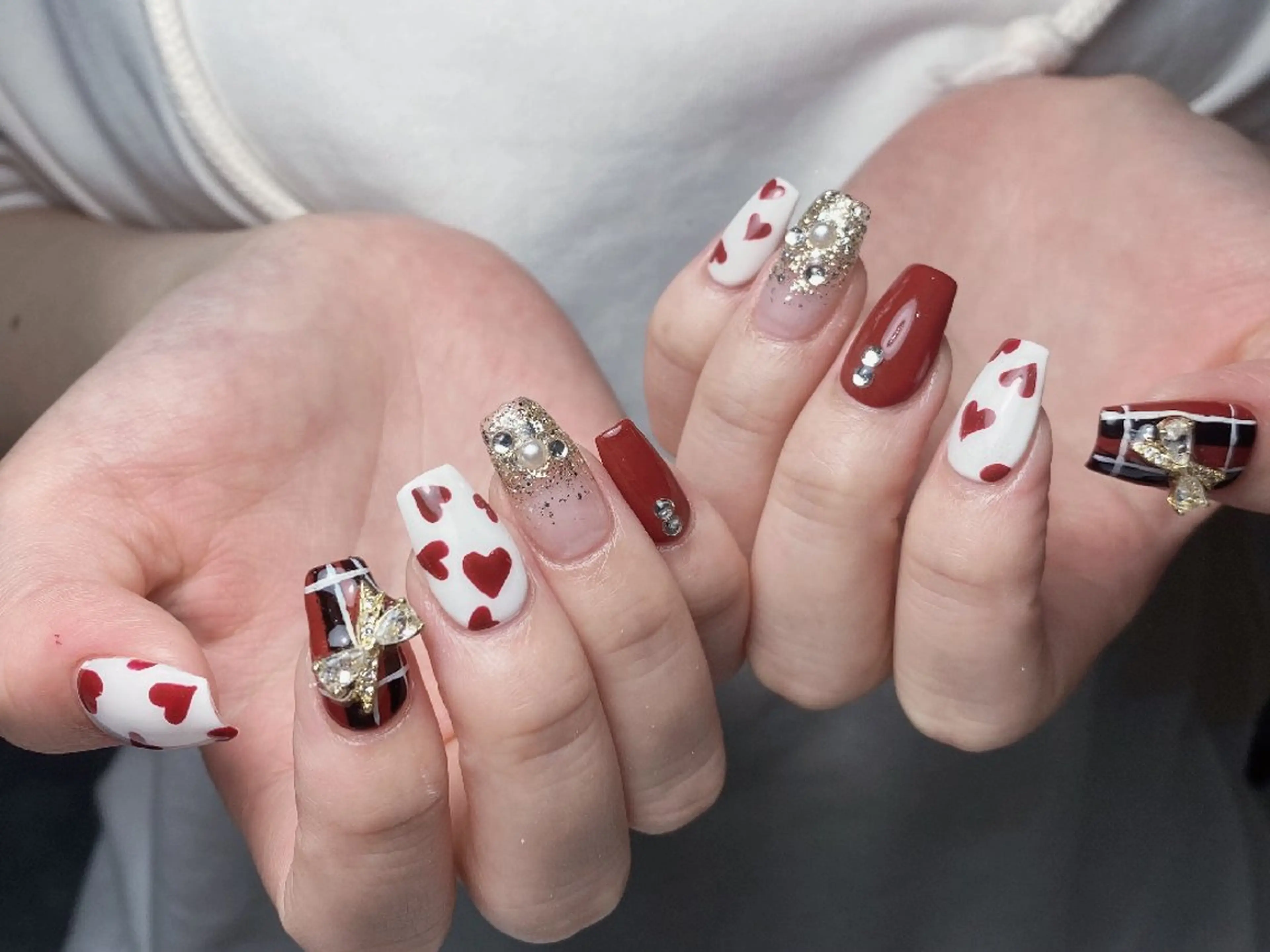 ネイル チークネイル 長さ出し フレンチネイル ジェルネイル キラキラネイル ハンドネイル UM Nail Salonのネイルデザイン