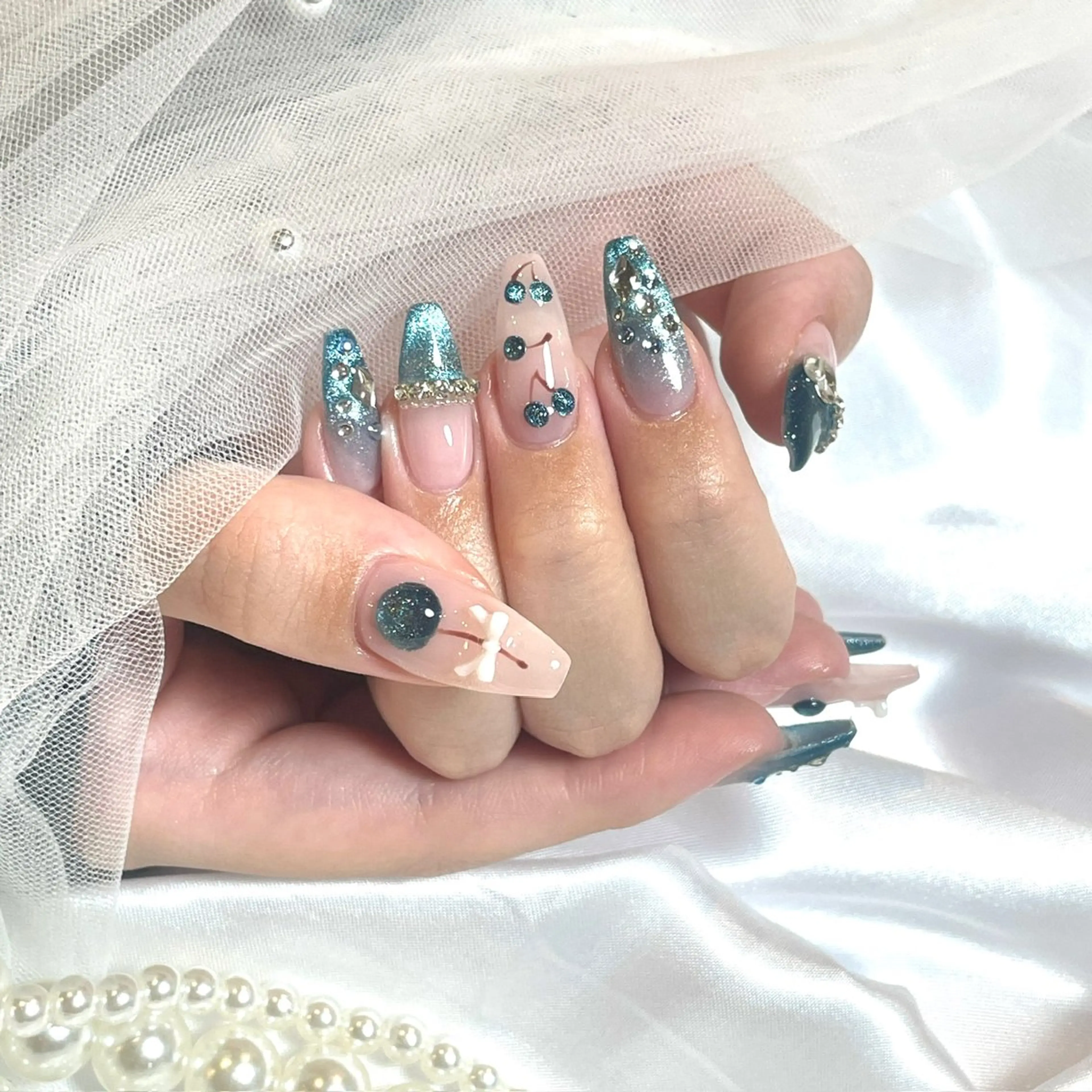 ネイル マグネットネイル 持ち込み ストーンネイル ハンドネイル nailsalon Moa【モア】所属・yurika 🌷.*･ﾟのネイルデザイン