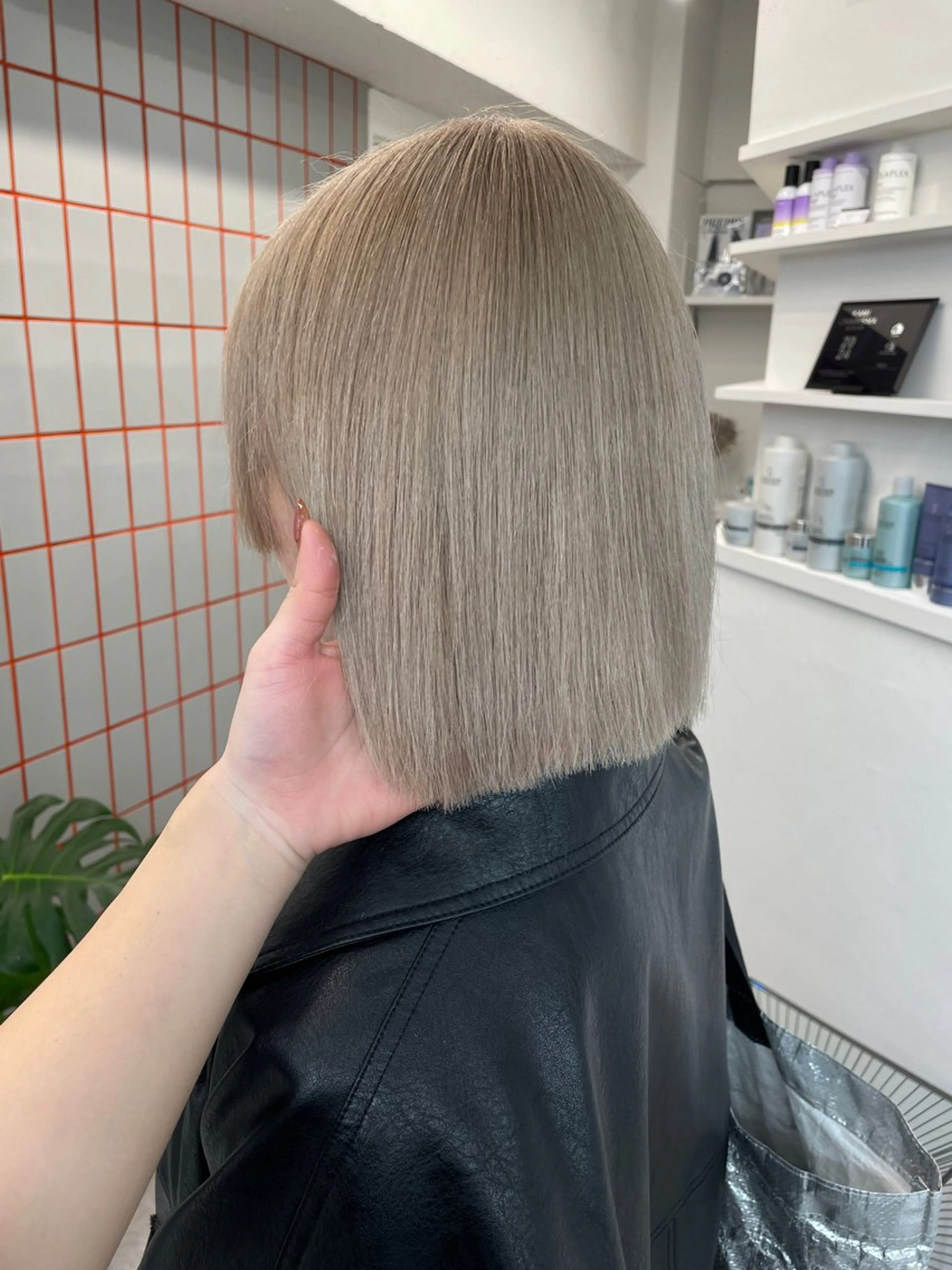 ミディアム カラー ベージュカラー ブリーチ ダブルカラー ハイトーンカラー ミルクティーベージュ カット ヘアカラー ブリーチ/グレージュ 🎀momo🎀のヘアスタイル