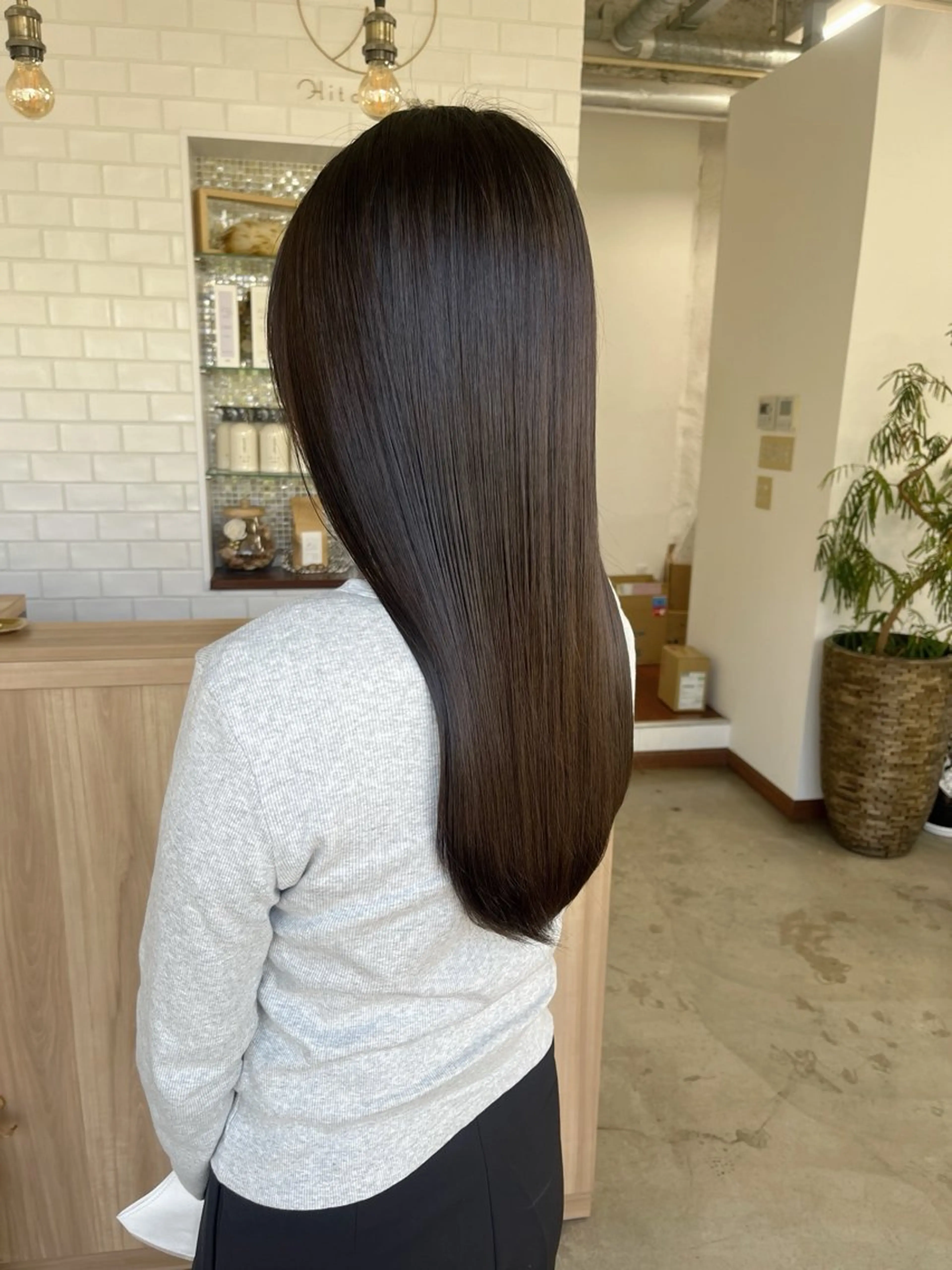 セミロング 髪質改善 縮毛矯正 榎本 亜衣のヘアスタイル