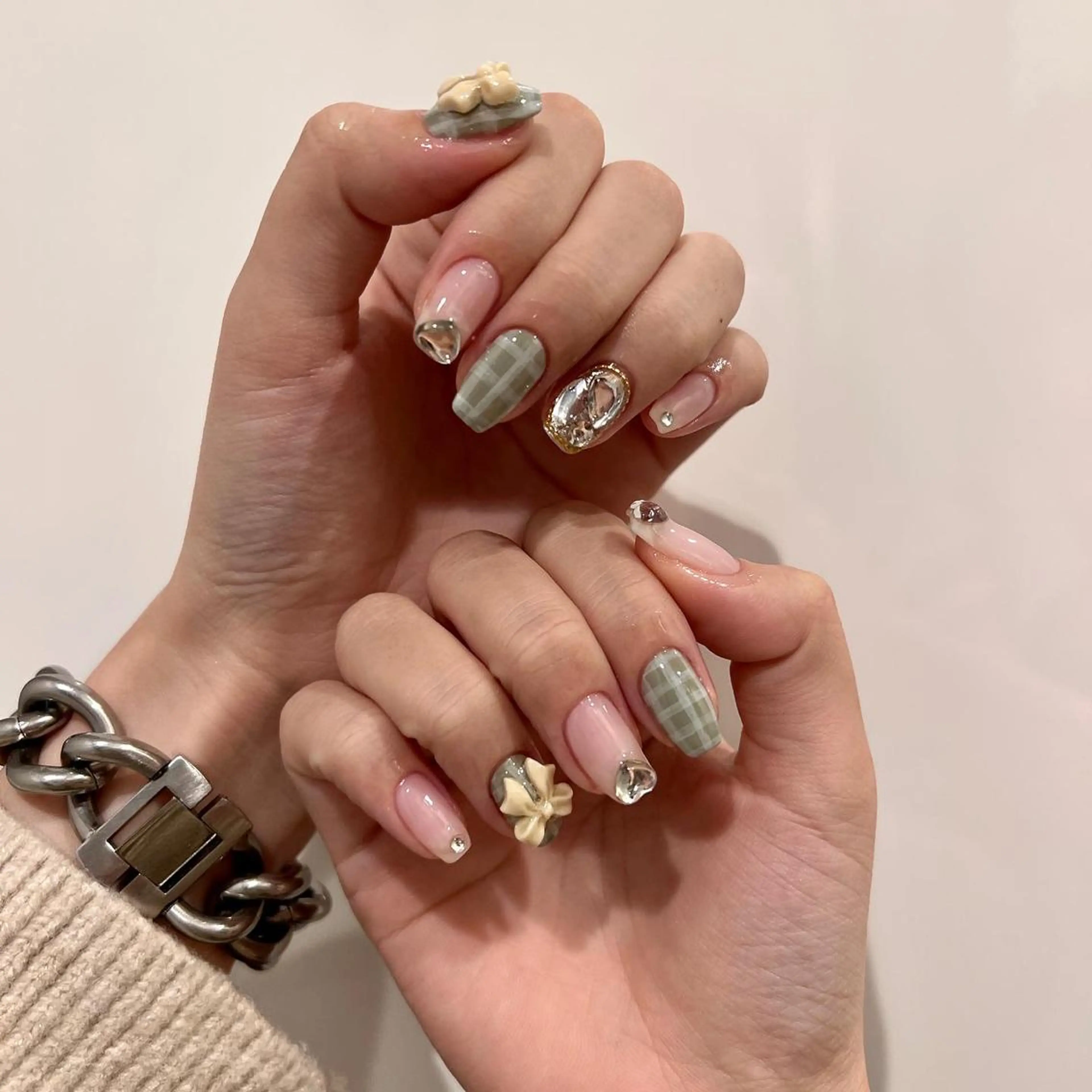 ネイル 黒葛原 めぐみのネイルデザイン