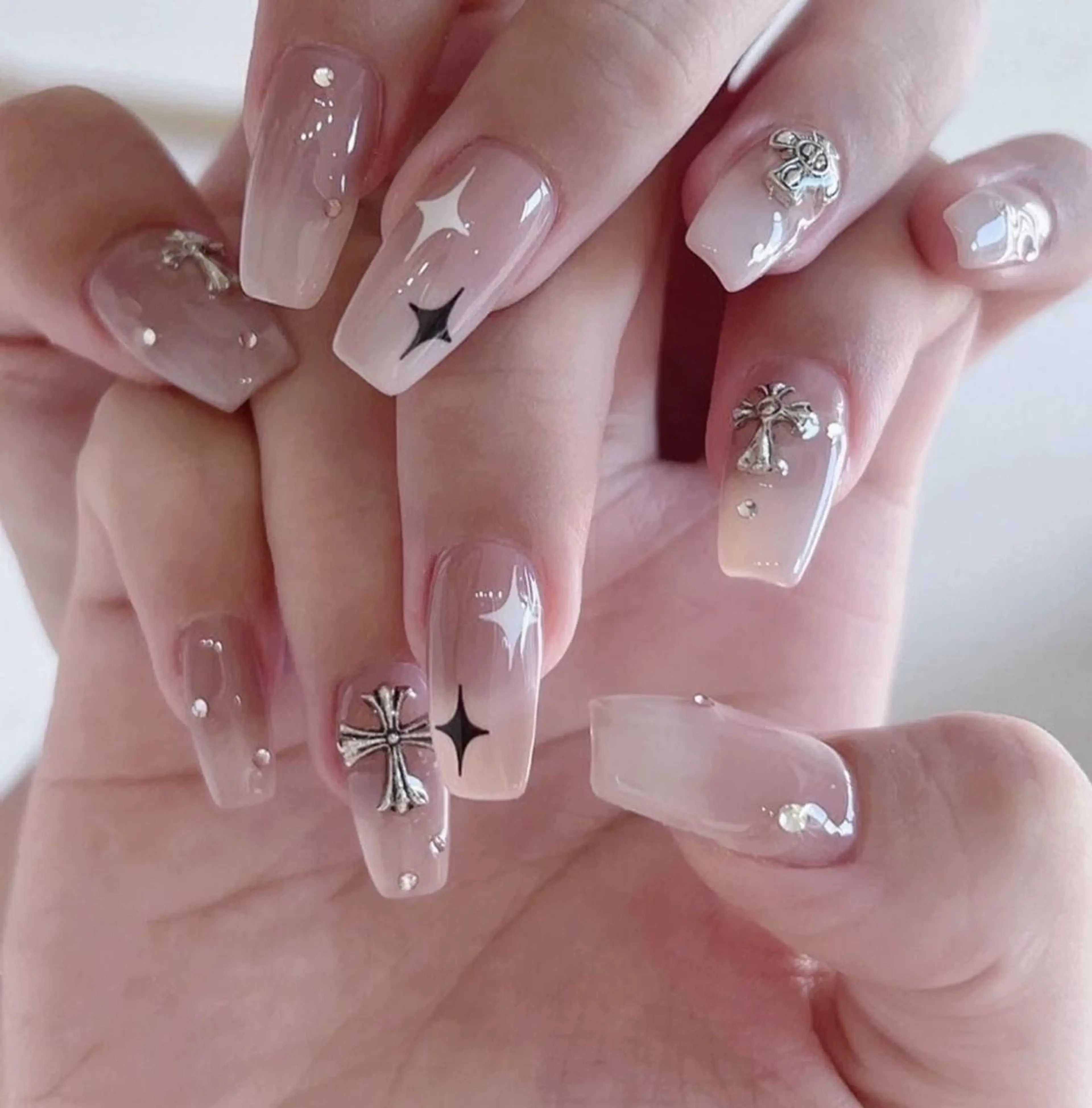 ネイル 長さ出し ネイルチップ Queens momoのネイルデザイン