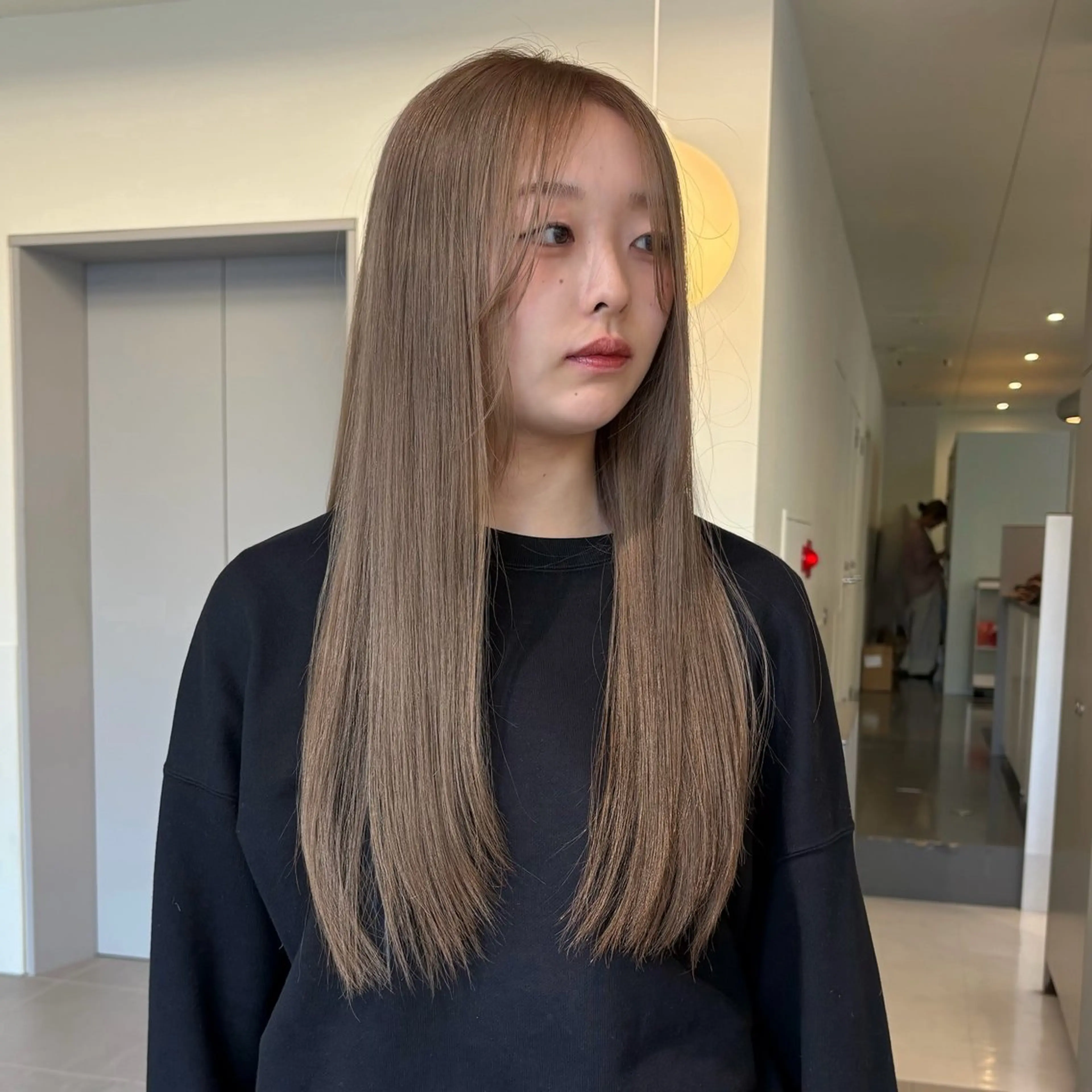 ロング カラー ベージュカラー ブリーチ 透明感カラー ダブルカラー ミルクティーベージュ ヘアカラー トリートメント 高発色ブリーチ/ ハイレイヤー🪽aiのヘアスタイル
