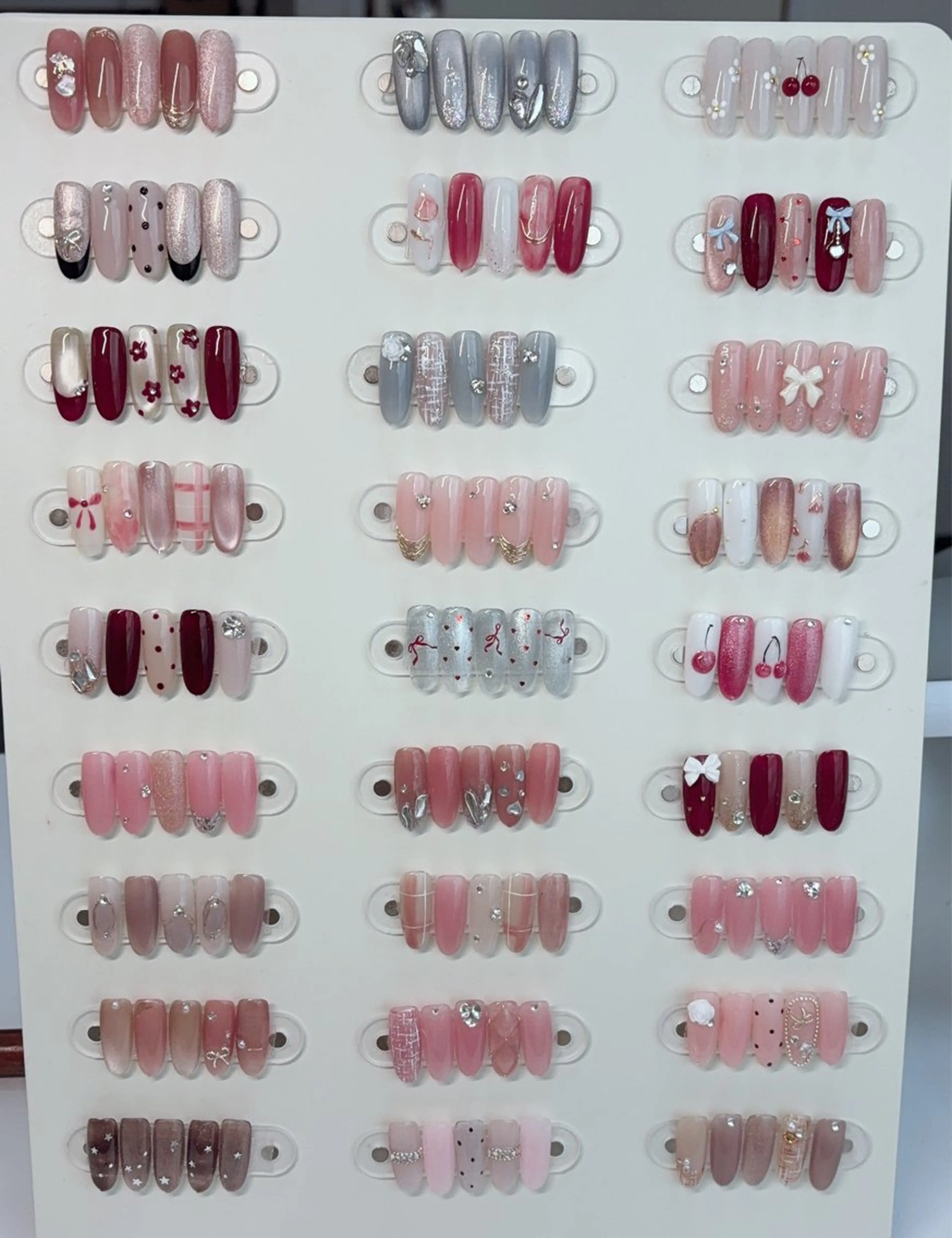 ネイル フレンチネイル ジェルネイル ガラスフレンチ グラデーション キラキラネイル ハンドネイル E3 Nail Salonのネイルデザイン