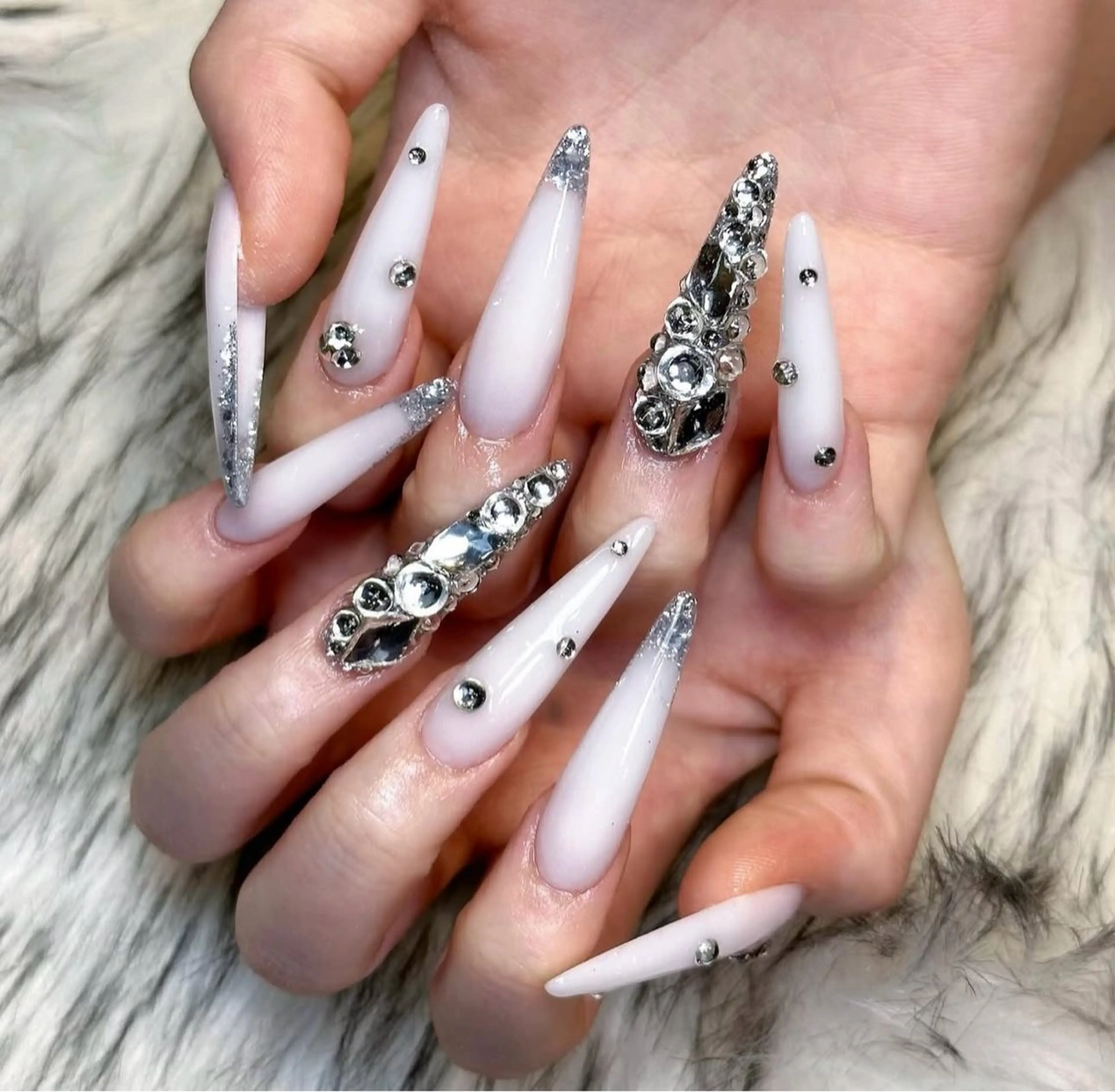 ネイル グラデーション キラキラネイル ワンカラーネイル 冬ネイル Jenn Nail Salonのネイルデザイン