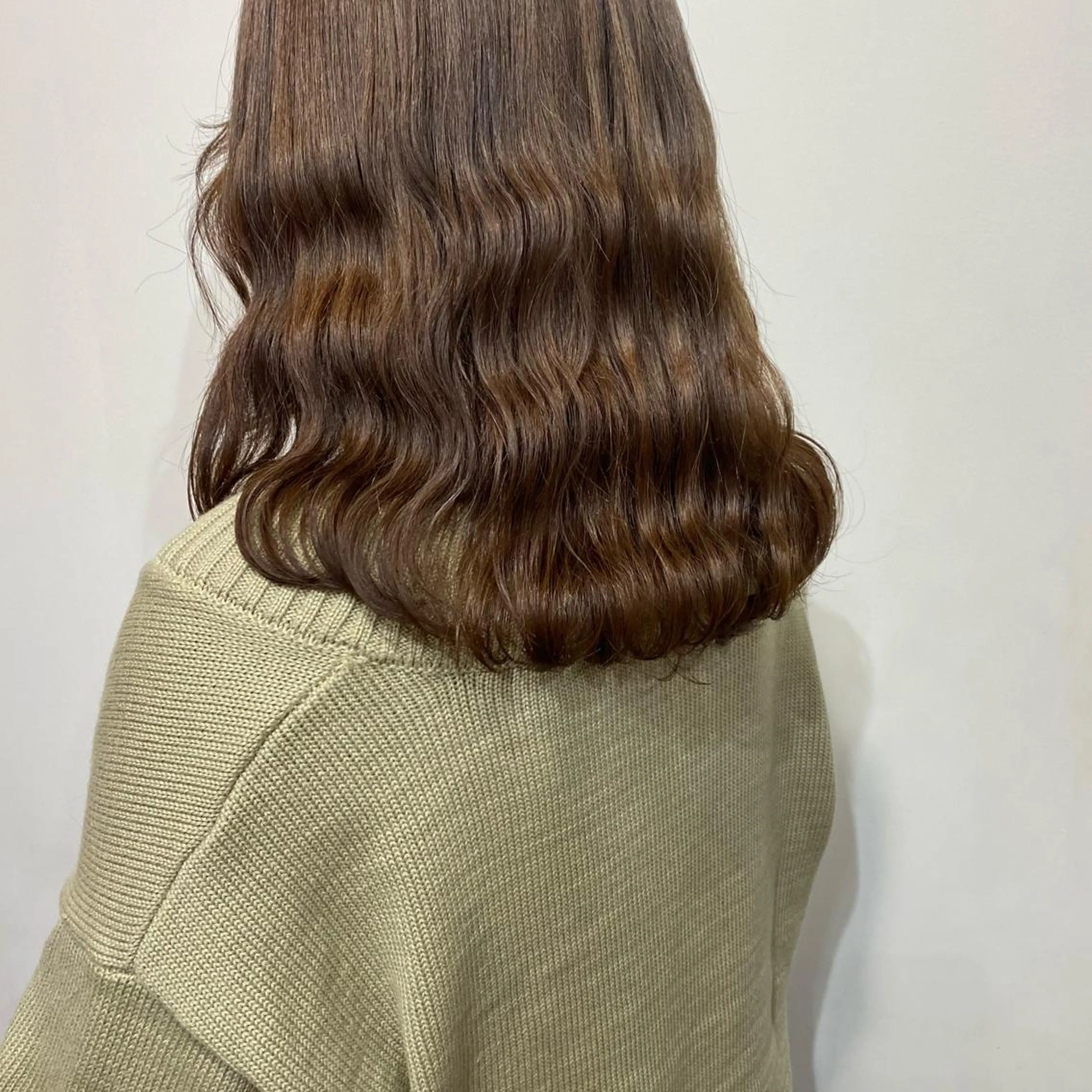 ミディアム カラー EKOLU所属・髪質改善サロン🫧 戎谷栞菜のヘアスタイル