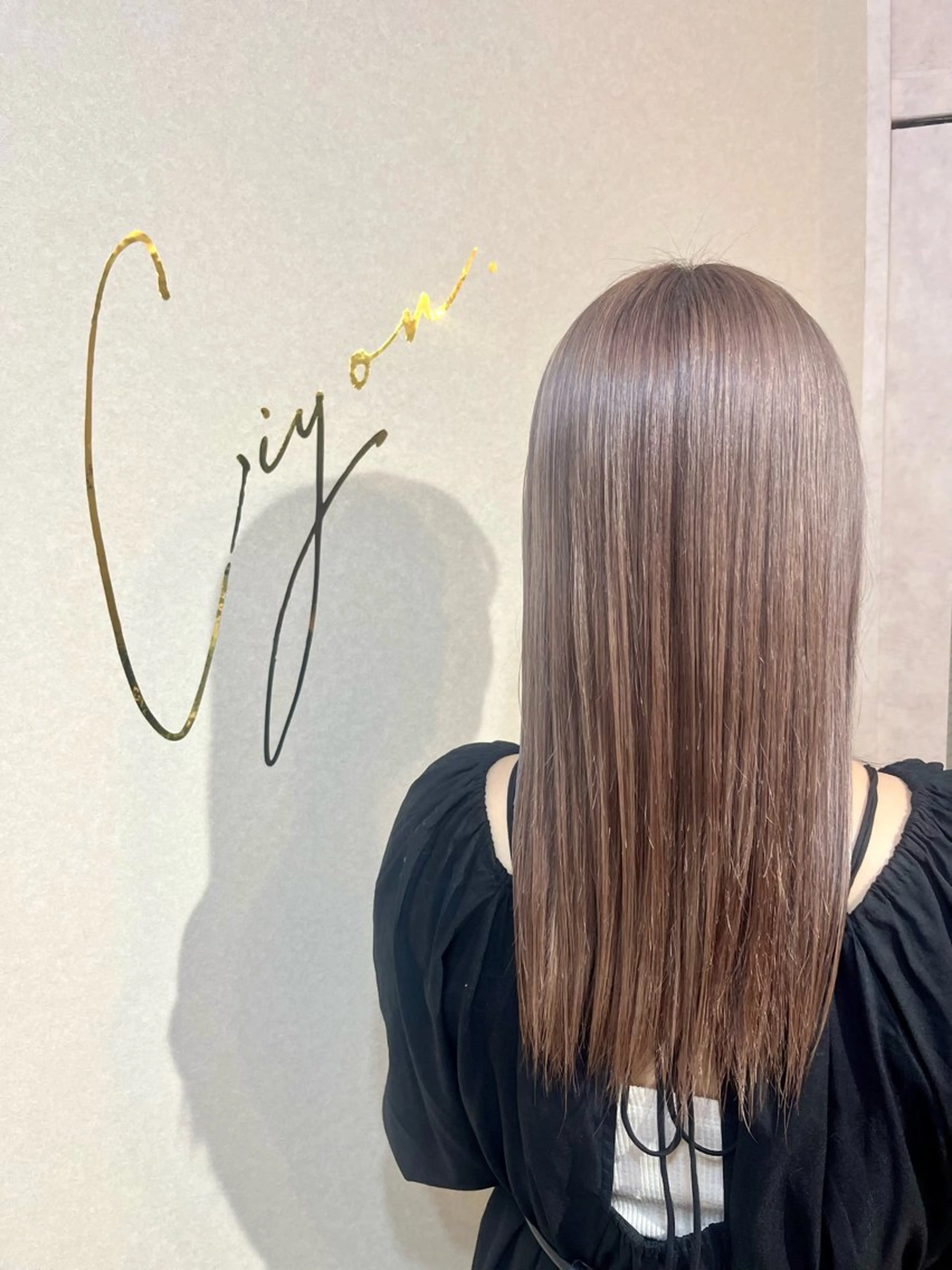 カラー ベージュカラー ブリーチ ブラウンカラー 透明感カラー ミルクティーベージュ ヘアカラー 【Ciyon.】 Momokoのヘアスタイル