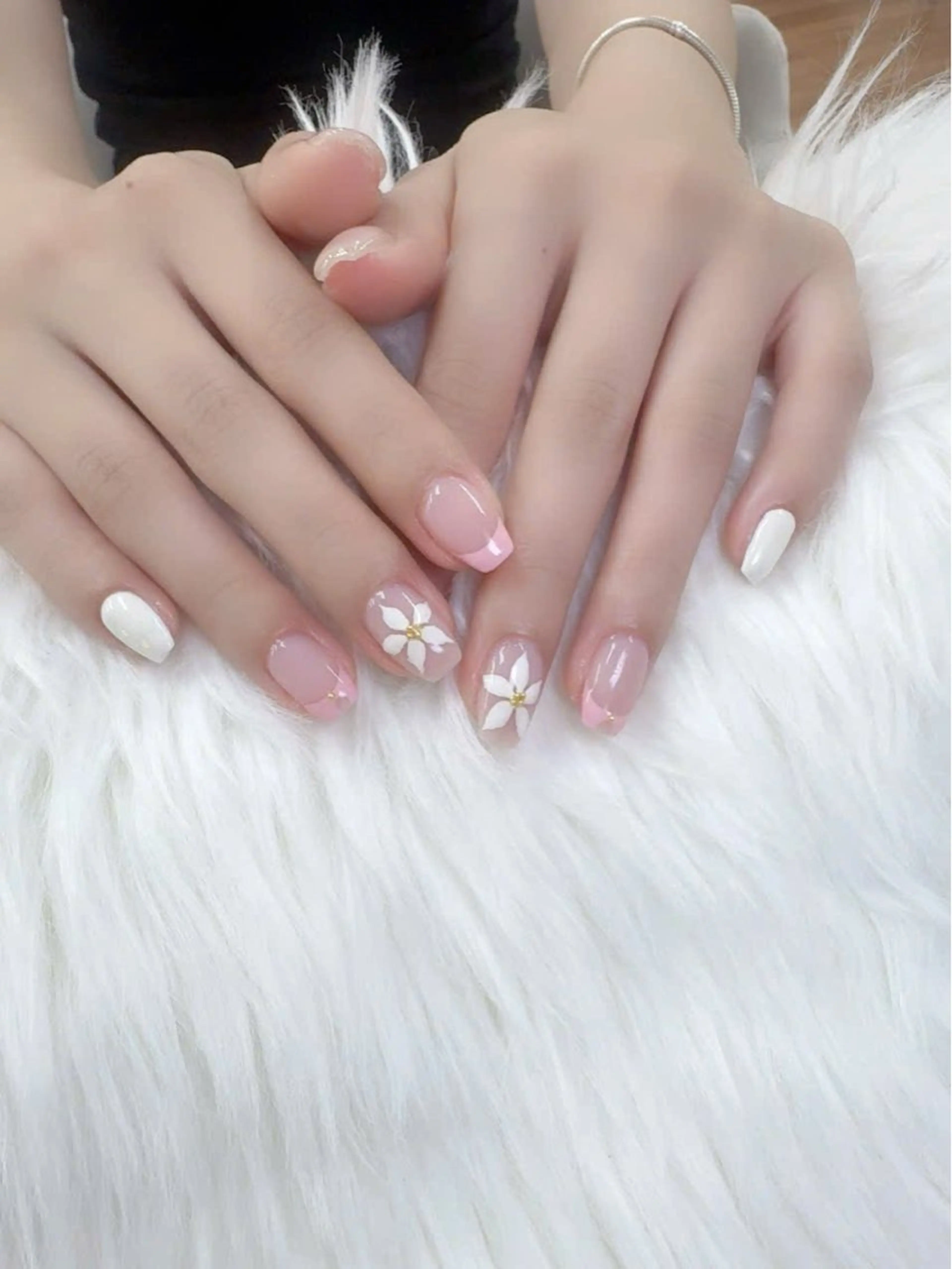ネイル フットネイル フレンチネイル 韓国ネイル マグネットネイル ニュアンスネイル ハンドネイル ハンドケア Hara Nail 【パラジェル使用】のネイルデザイン