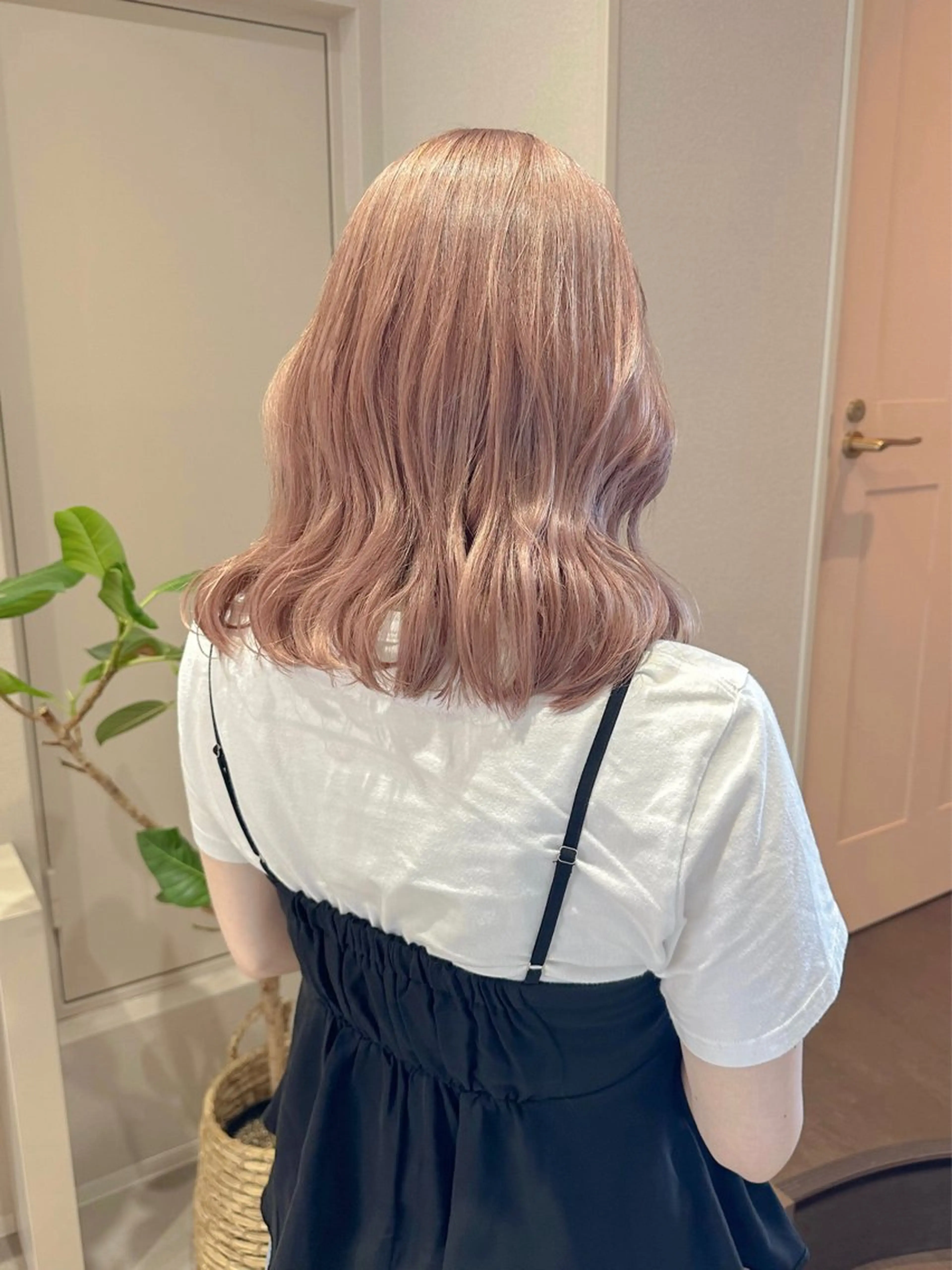 ミディアム カラー ベージュカラー ブリーチ ピンクカラー ピンクベージュ 原宿・表参道 senriのヘアスタイル